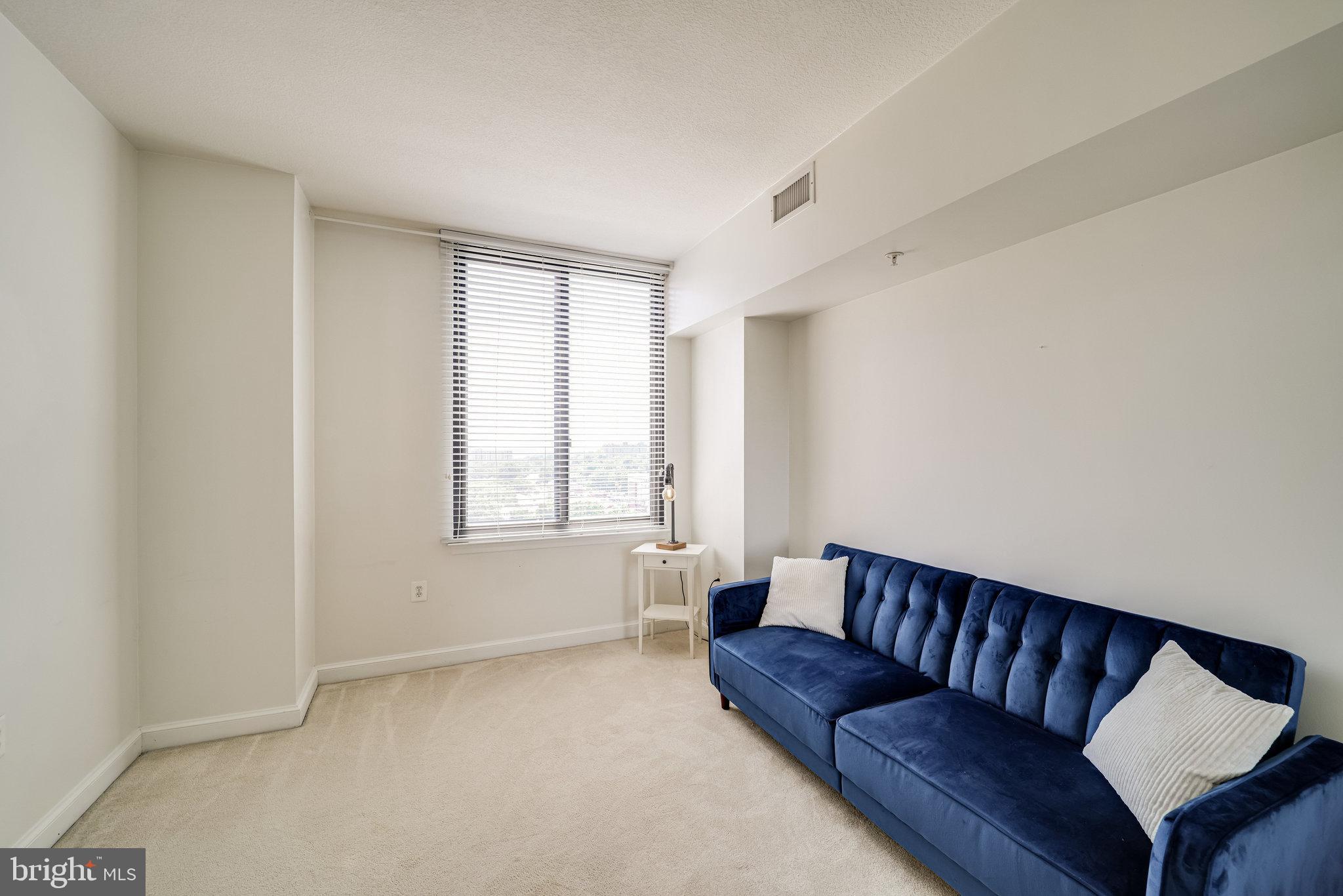 MIDTOWN ALEXANDRIA STATION CONDOMINIUM - Residential Lease