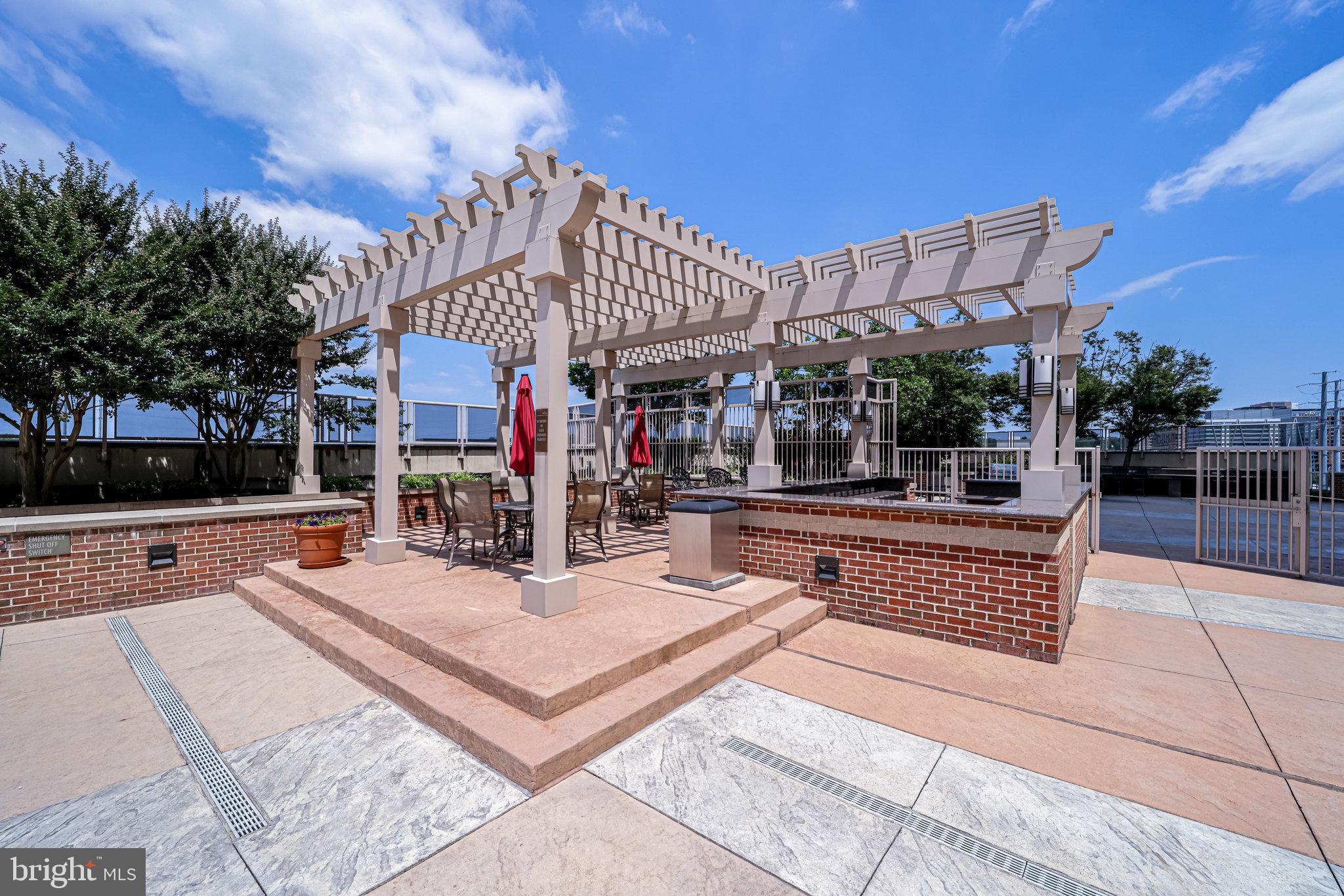 MIDTOWN ALEXANDRIA STATION CONDOMINIUM - Residential Lease