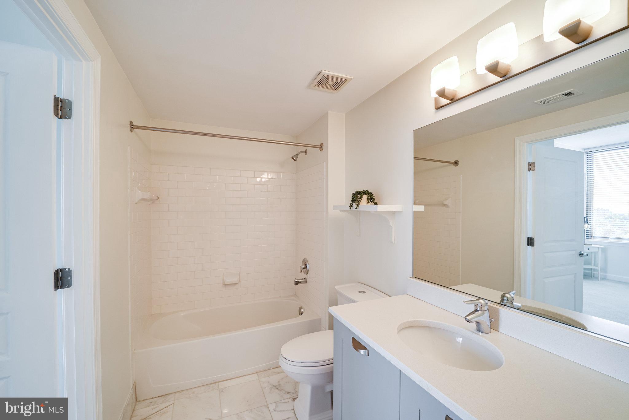 MIDTOWN ALEXANDRIA STATION CONDOMINIUM - Residential Lease