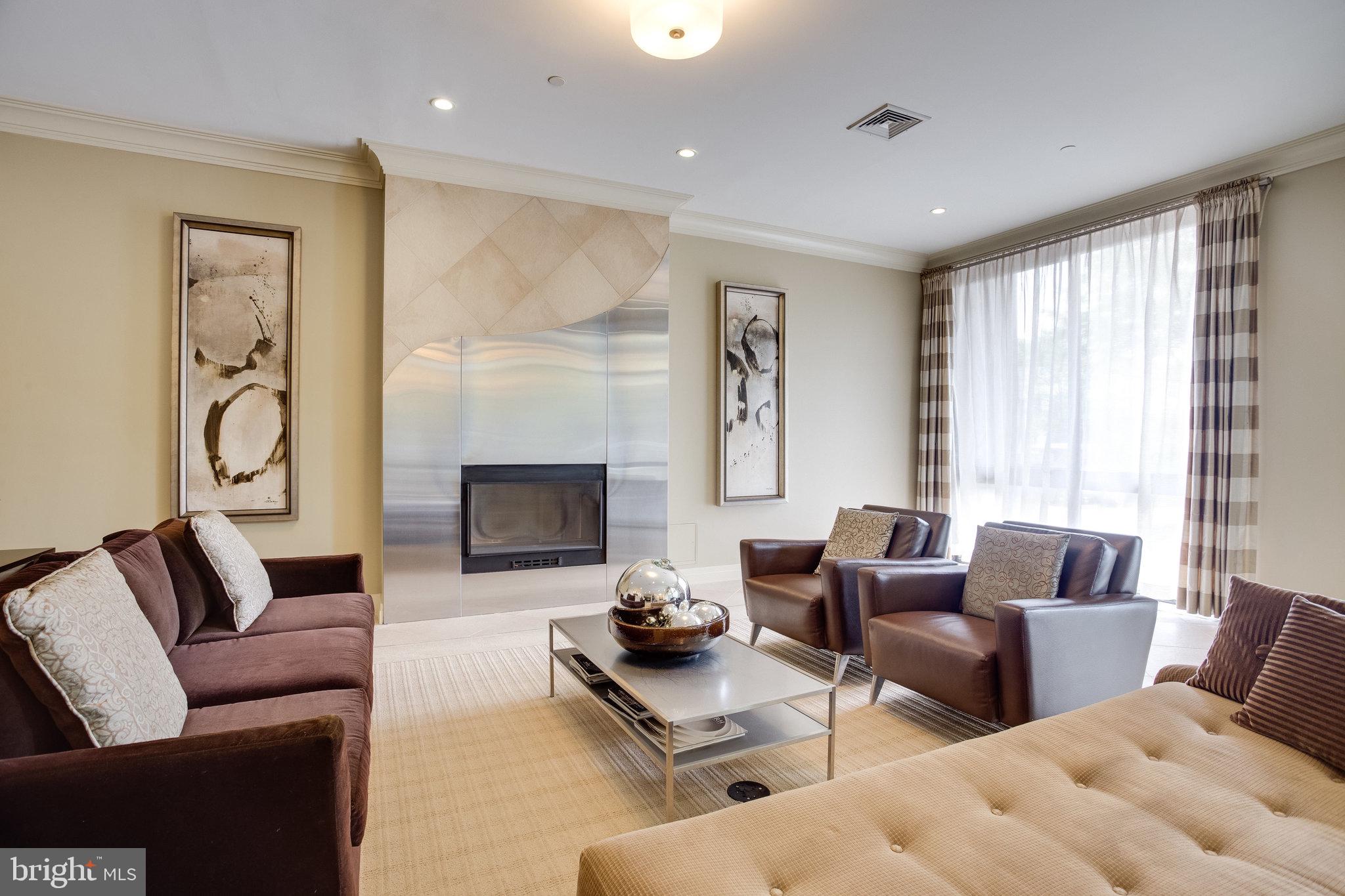 MIDTOWN ALEXANDRIA STATION CONDOMINIUM - Residential Lease