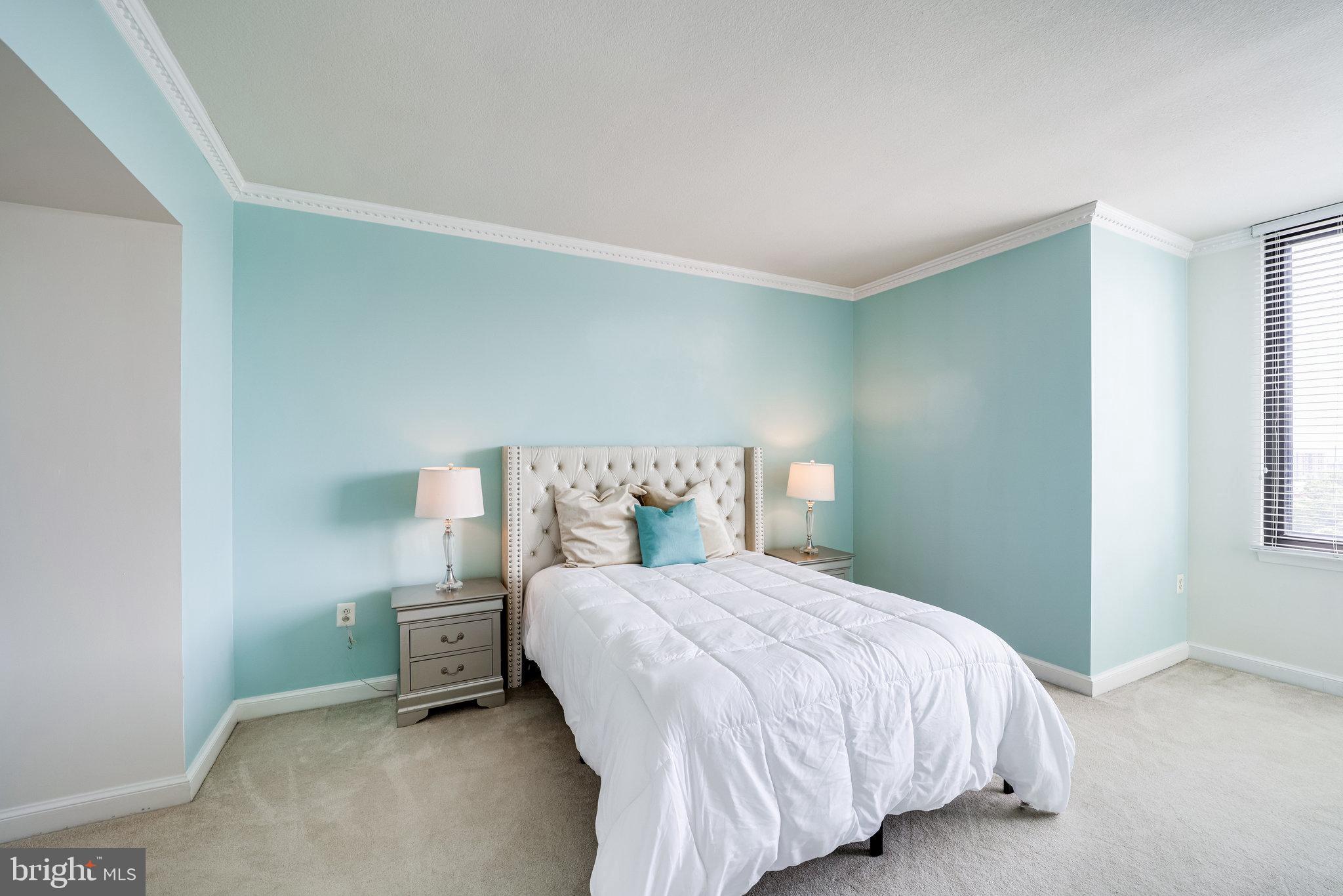 MIDTOWN ALEXANDRIA STATION CONDOMINIUM - Residential Lease