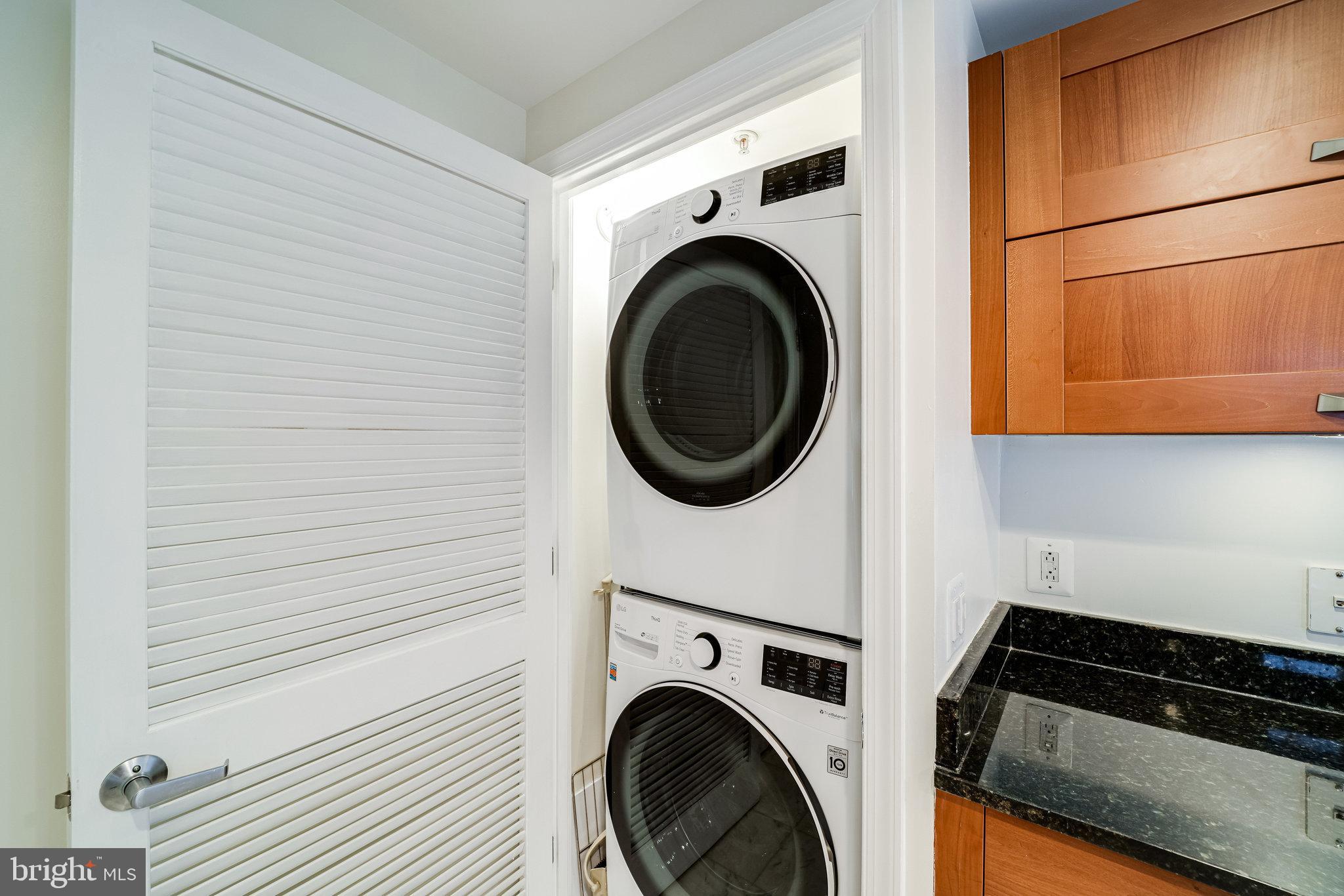 MIDTOWN ALEXANDRIA STATION CONDOMINIUM - Residential Lease