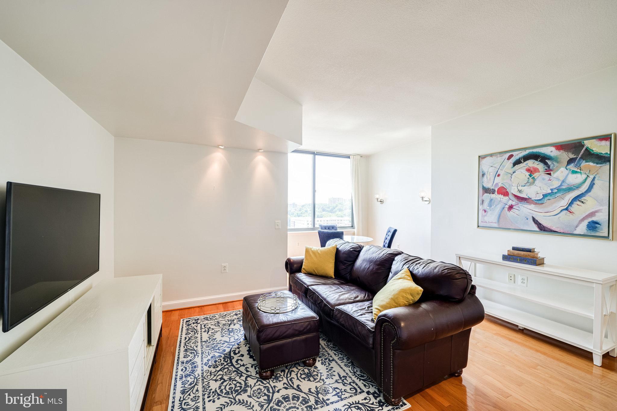 MIDTOWN ALEXANDRIA STATION CONDOMINIUM - Residential Lease