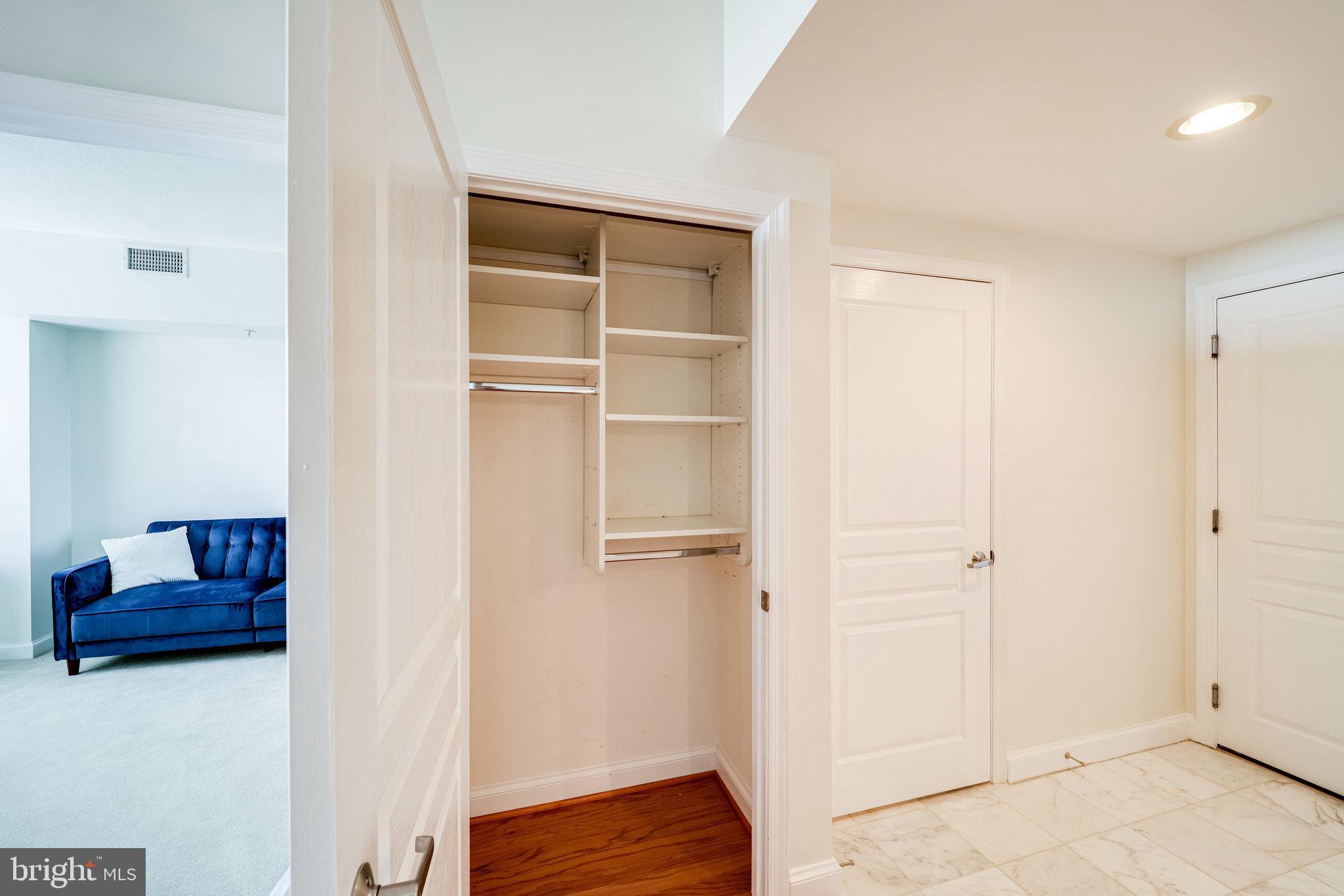 MIDTOWN ALEXANDRIA STATION CONDOMINIUM - Residential Lease