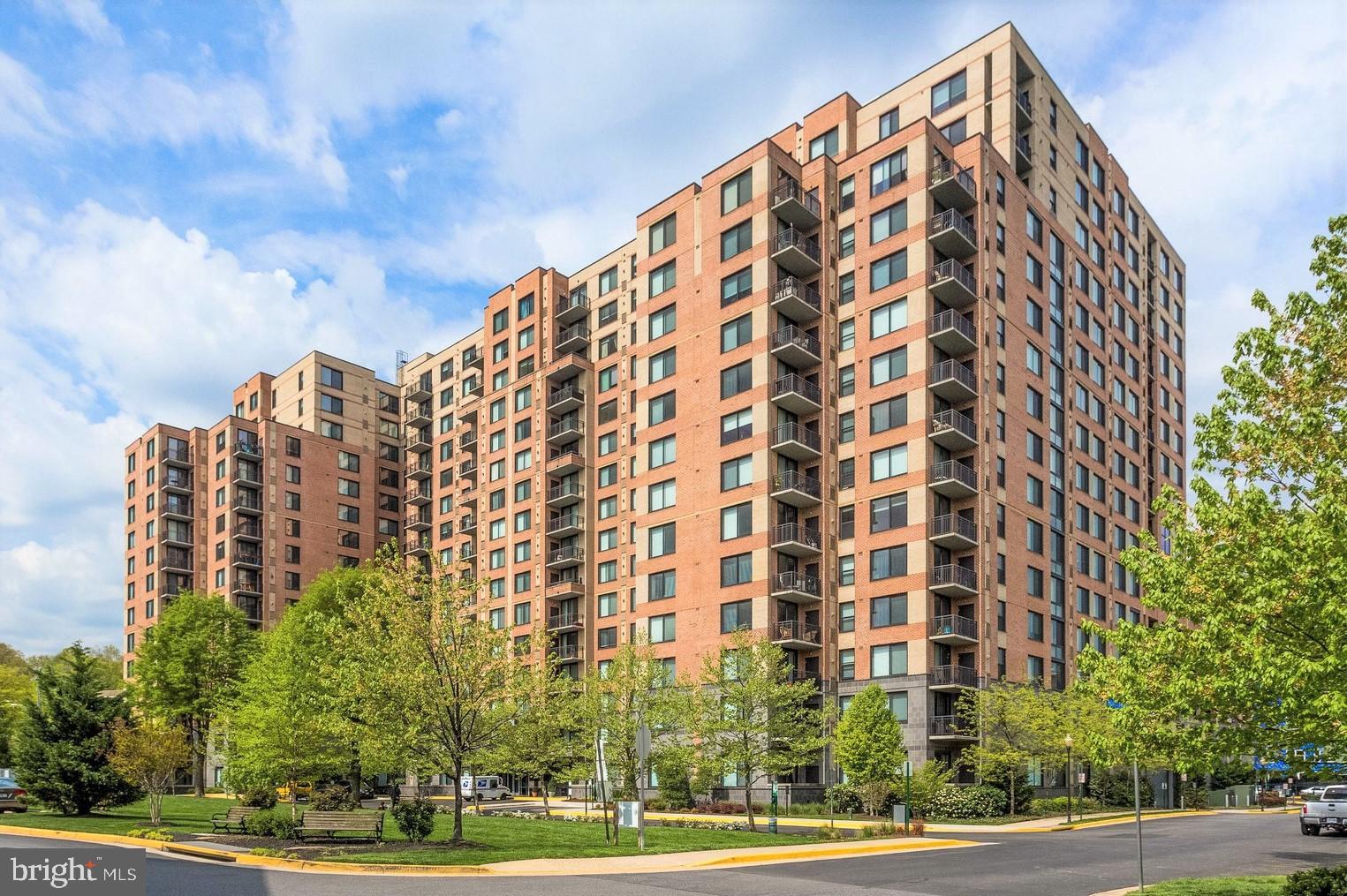 MIDTOWN ALEXANDRIA STATION CONDOMINIUM - Residential Lease