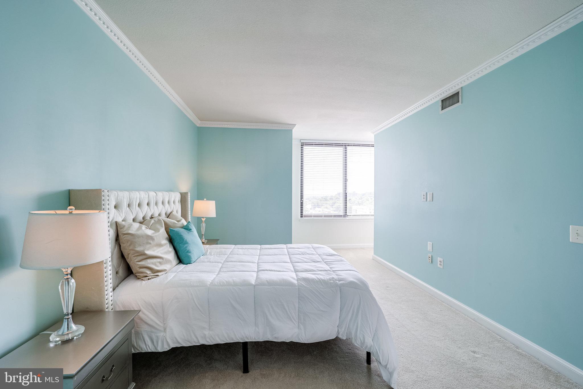 MIDTOWN ALEXANDRIA STATION CONDOMINIUM - Residential Lease