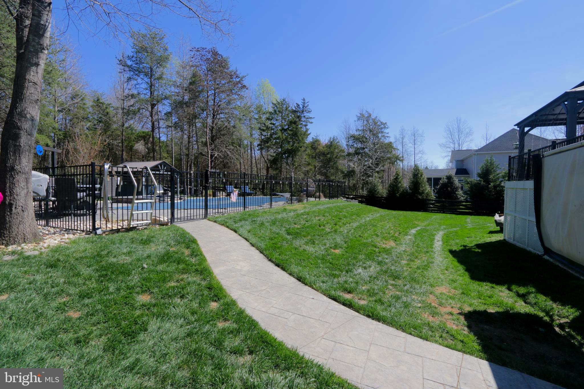 SARATOGA WOODS - Residential