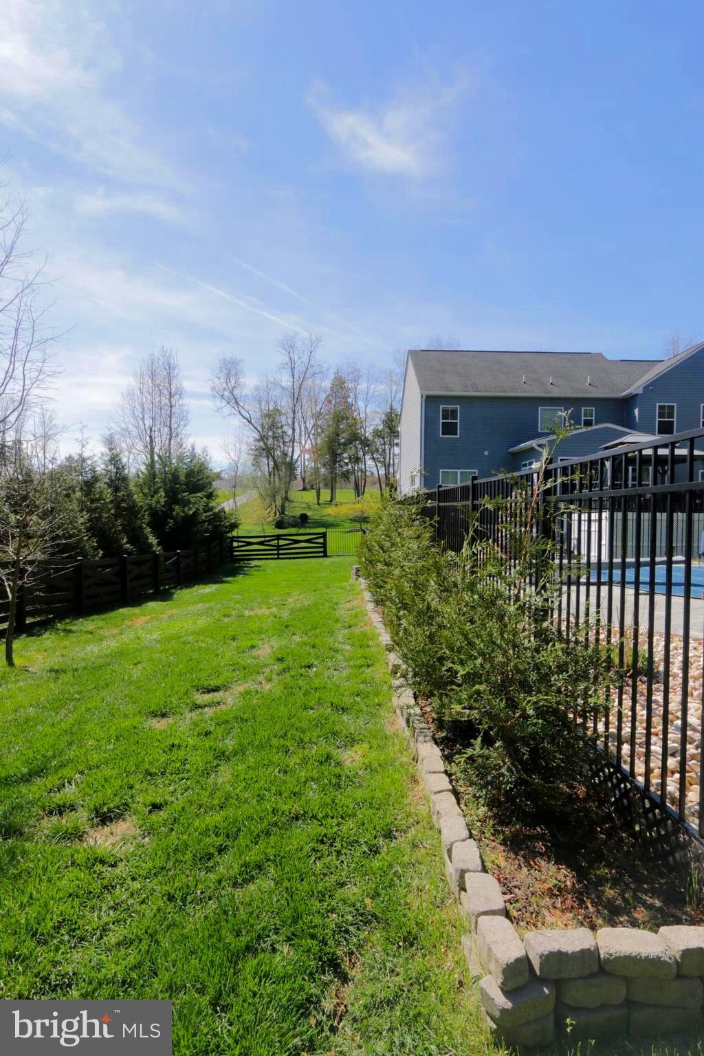 SARATOGA WOODS - Residential