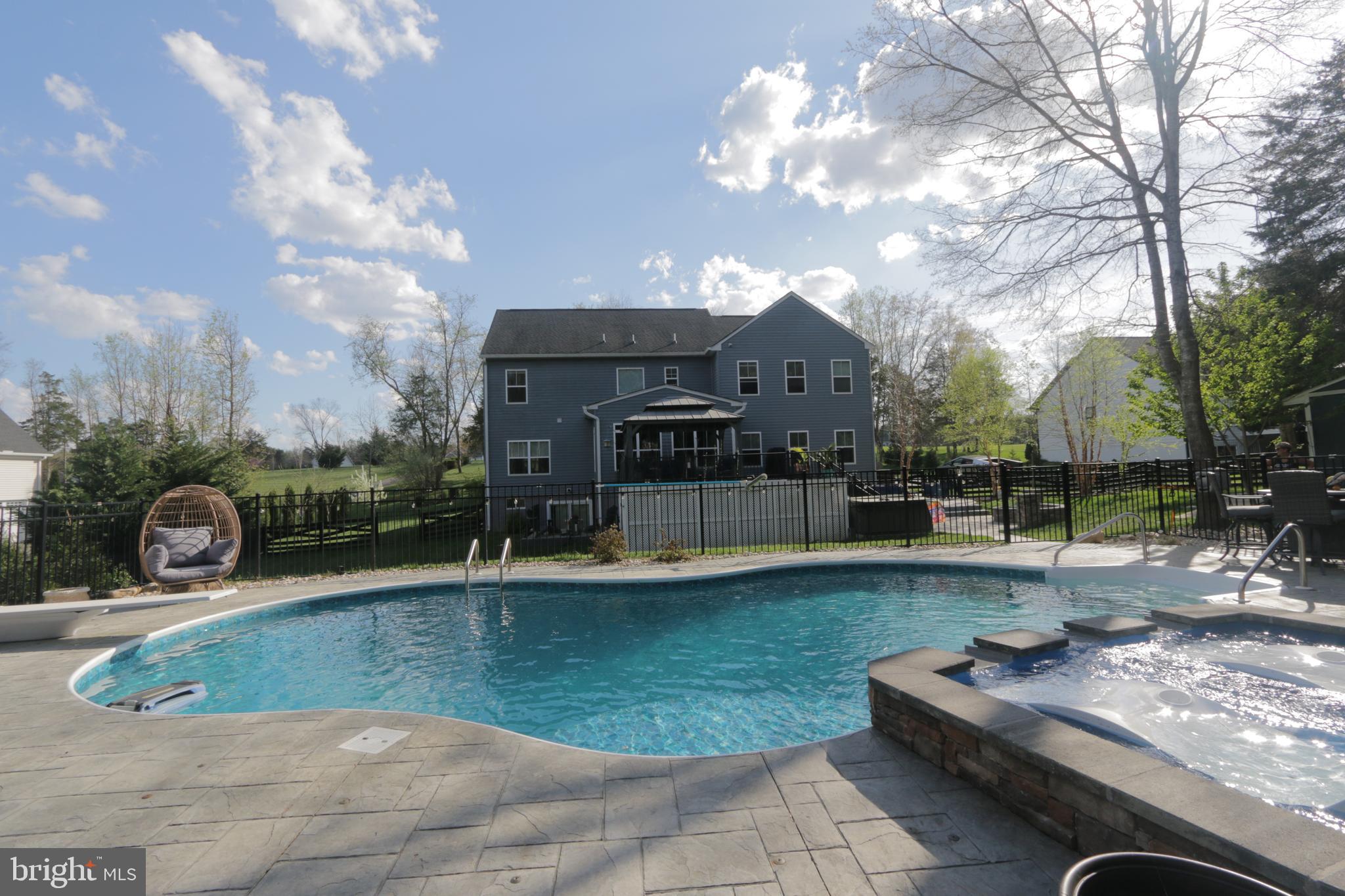 SARATOGA WOODS - Residential