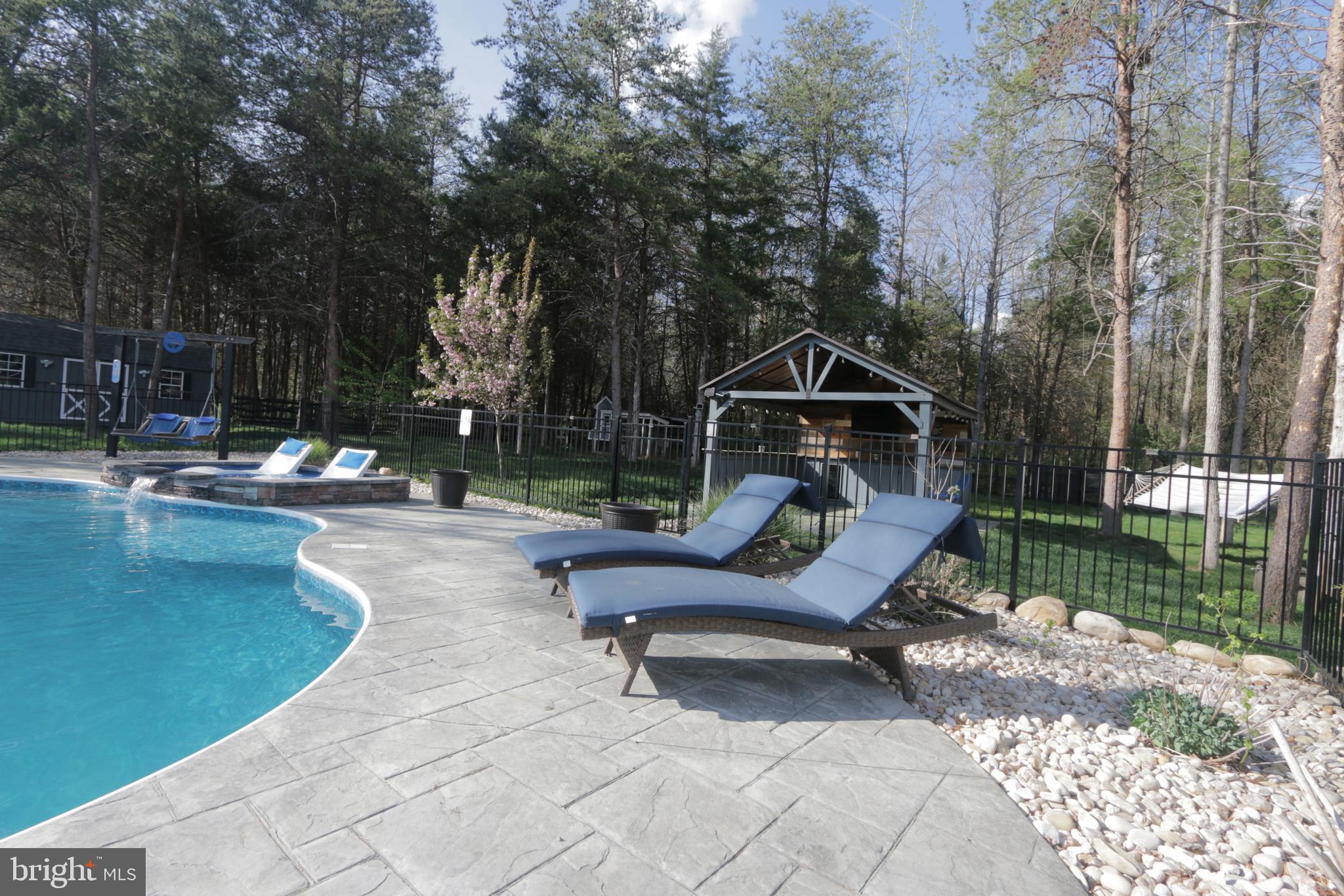 SARATOGA WOODS - Residential