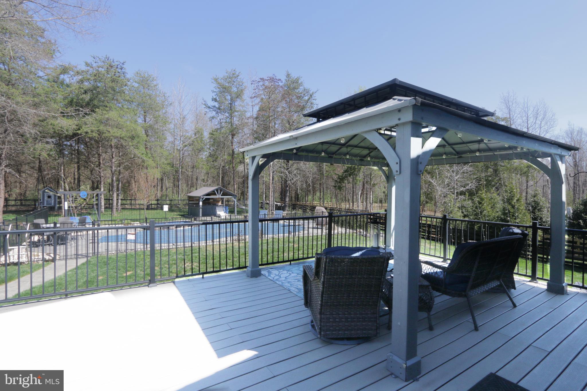 SARATOGA WOODS - Residential