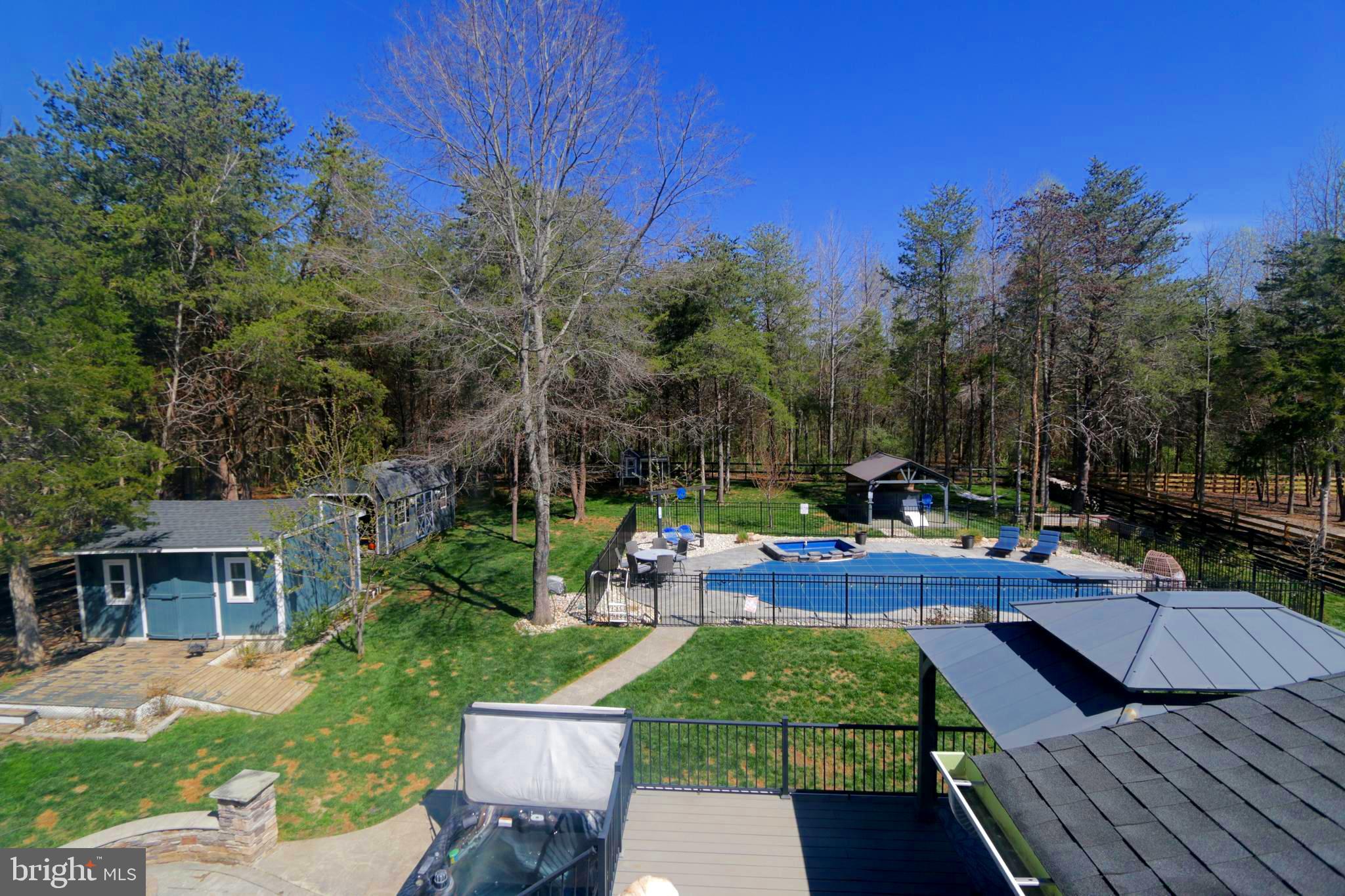 SARATOGA WOODS - Residential
