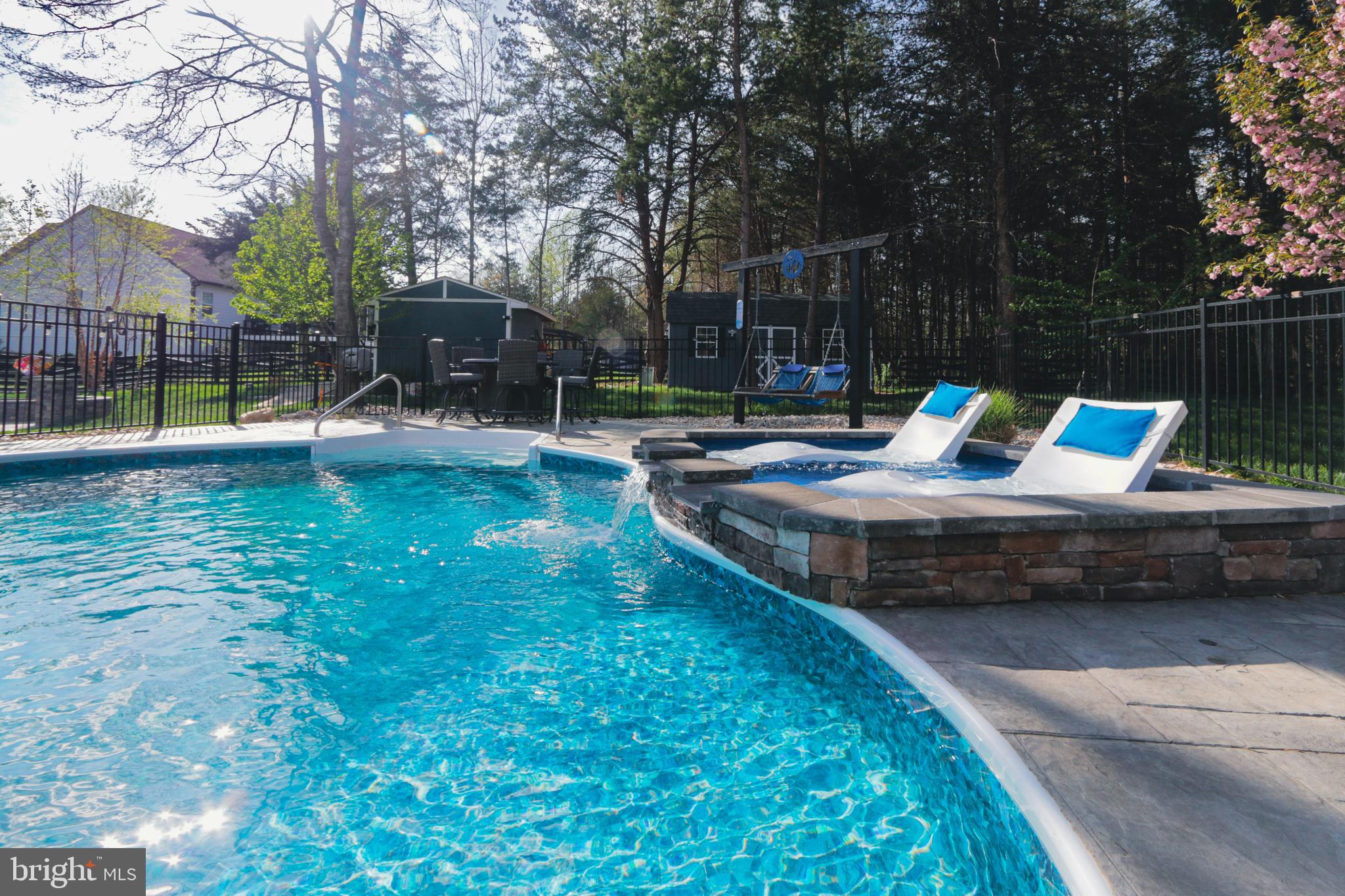SARATOGA WOODS - Residential