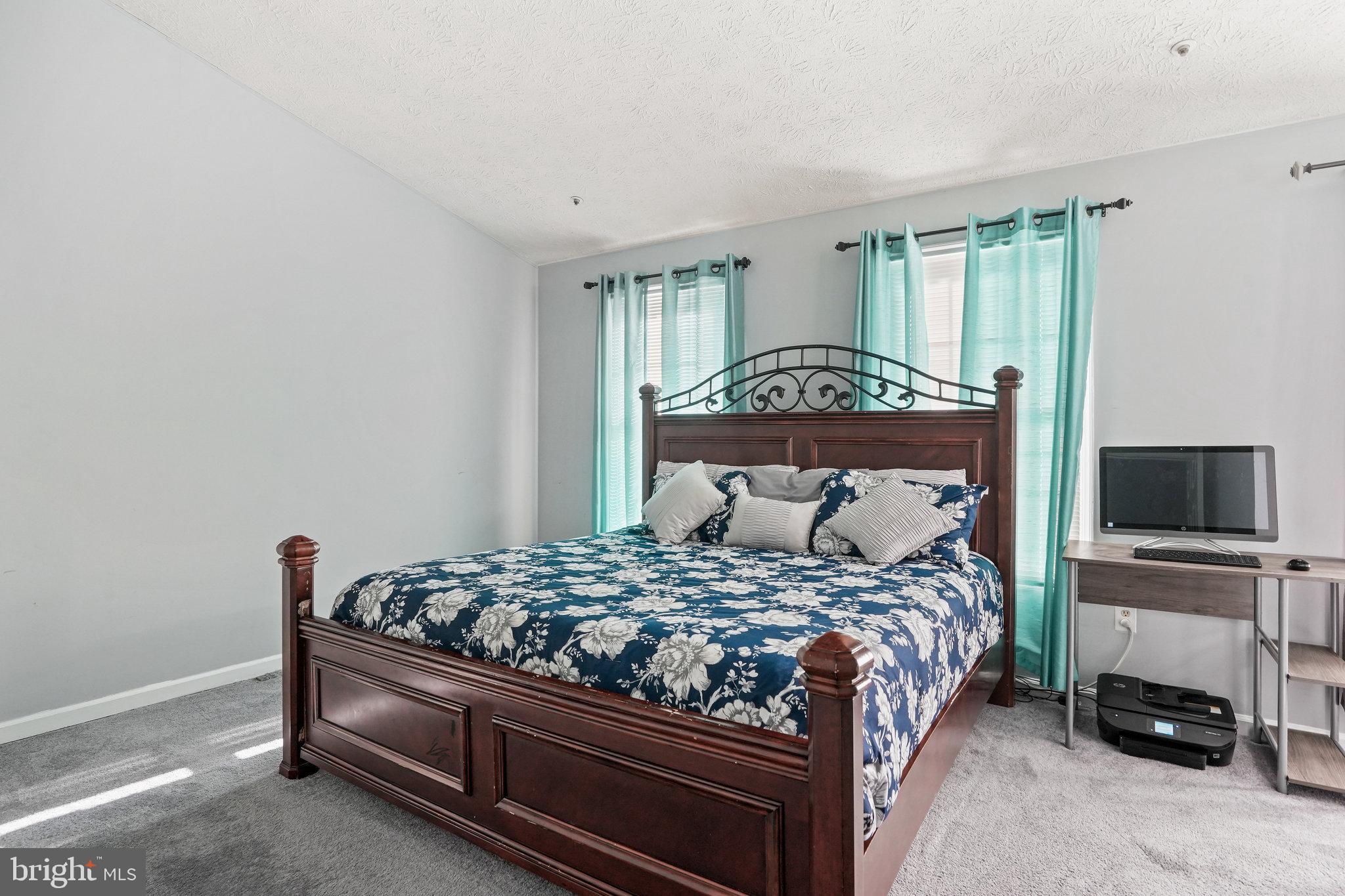 SADDLE CREEK - Residential