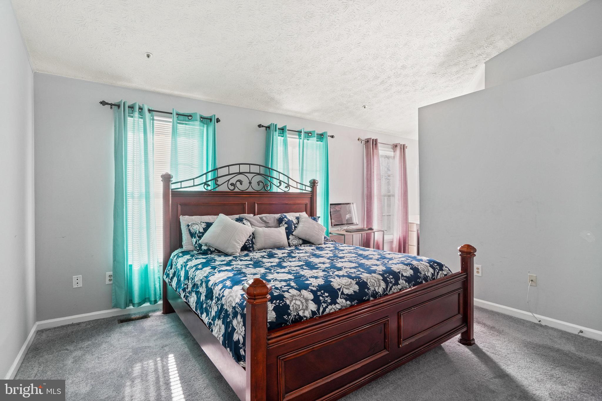 SADDLE CREEK - Residential