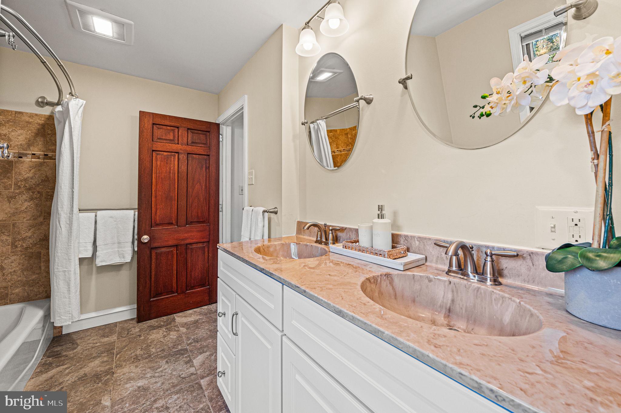 LAPIDEA HILLS - Residential