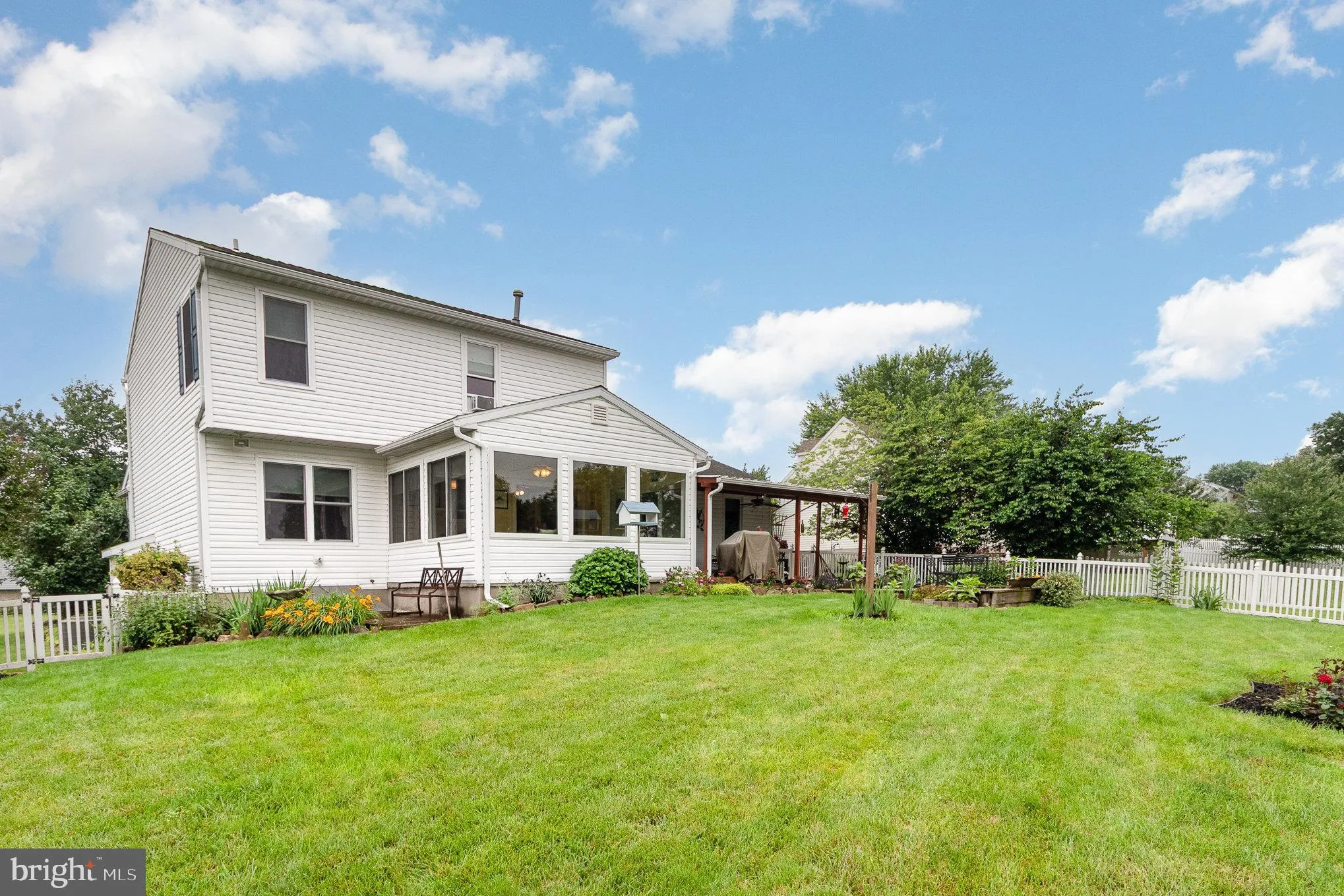 Mount Wolf, Pennsylvania 17347, United States, 3 Bedrooms Bedrooms, ,4 BathroomsBathrooms,Residential,Pending,153911