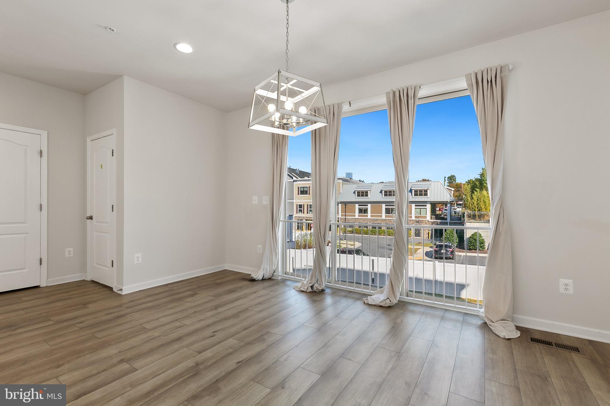 ASHTON MARKET - Residential