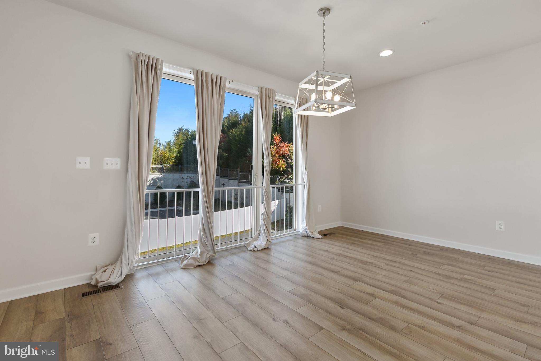 ASHTON MARKET - Residential