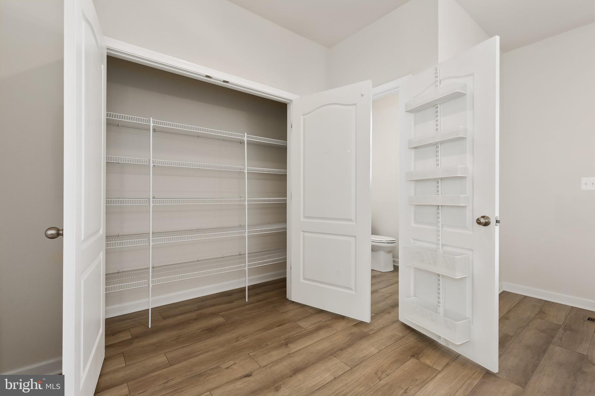 ASHTON MARKET - Residential