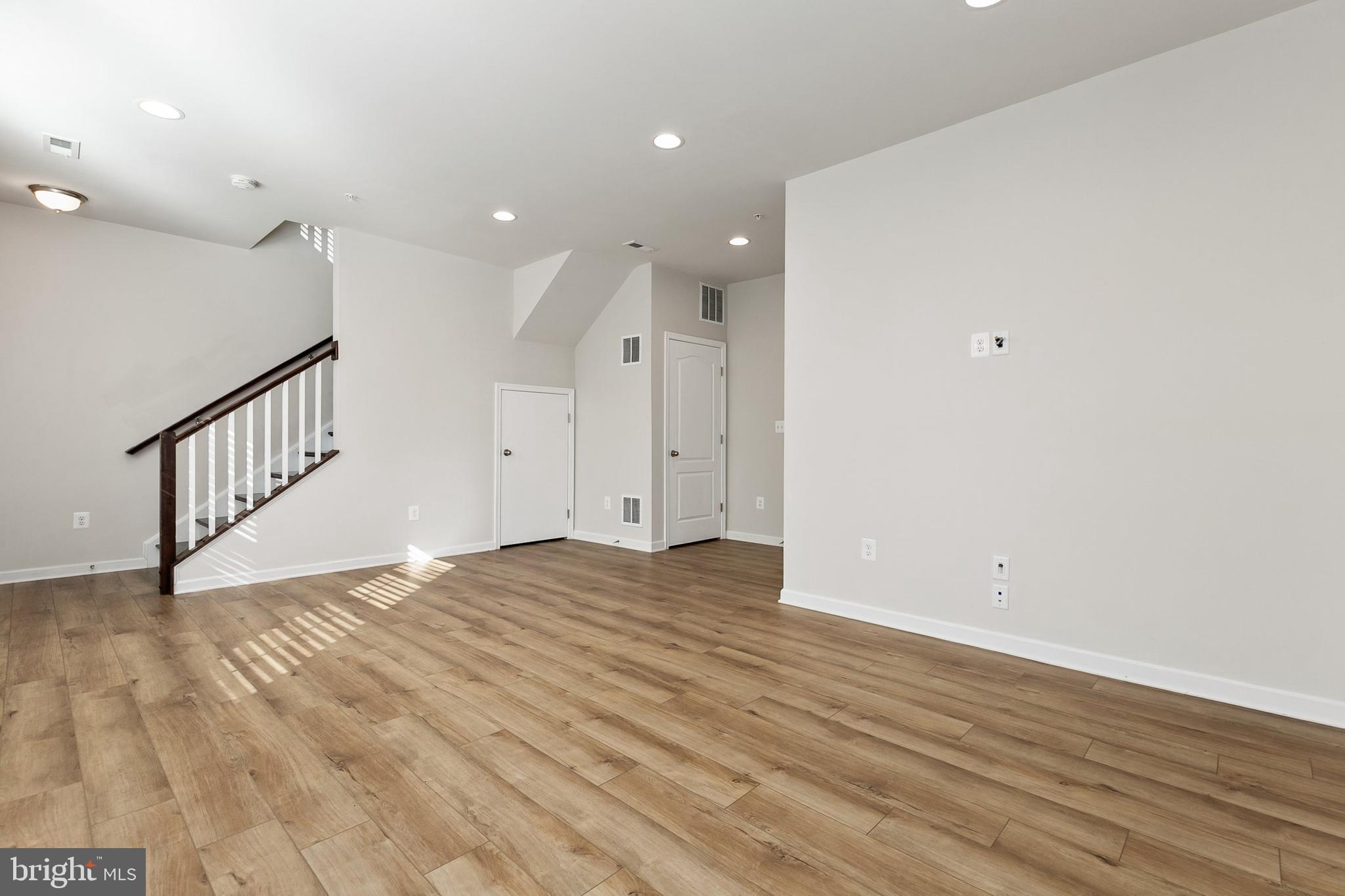 ASHTON MARKET - Residential