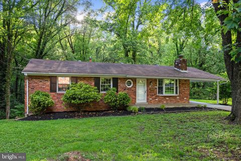 5232 AMPTHILL DRIVE ALEXANDRIA VA 22312