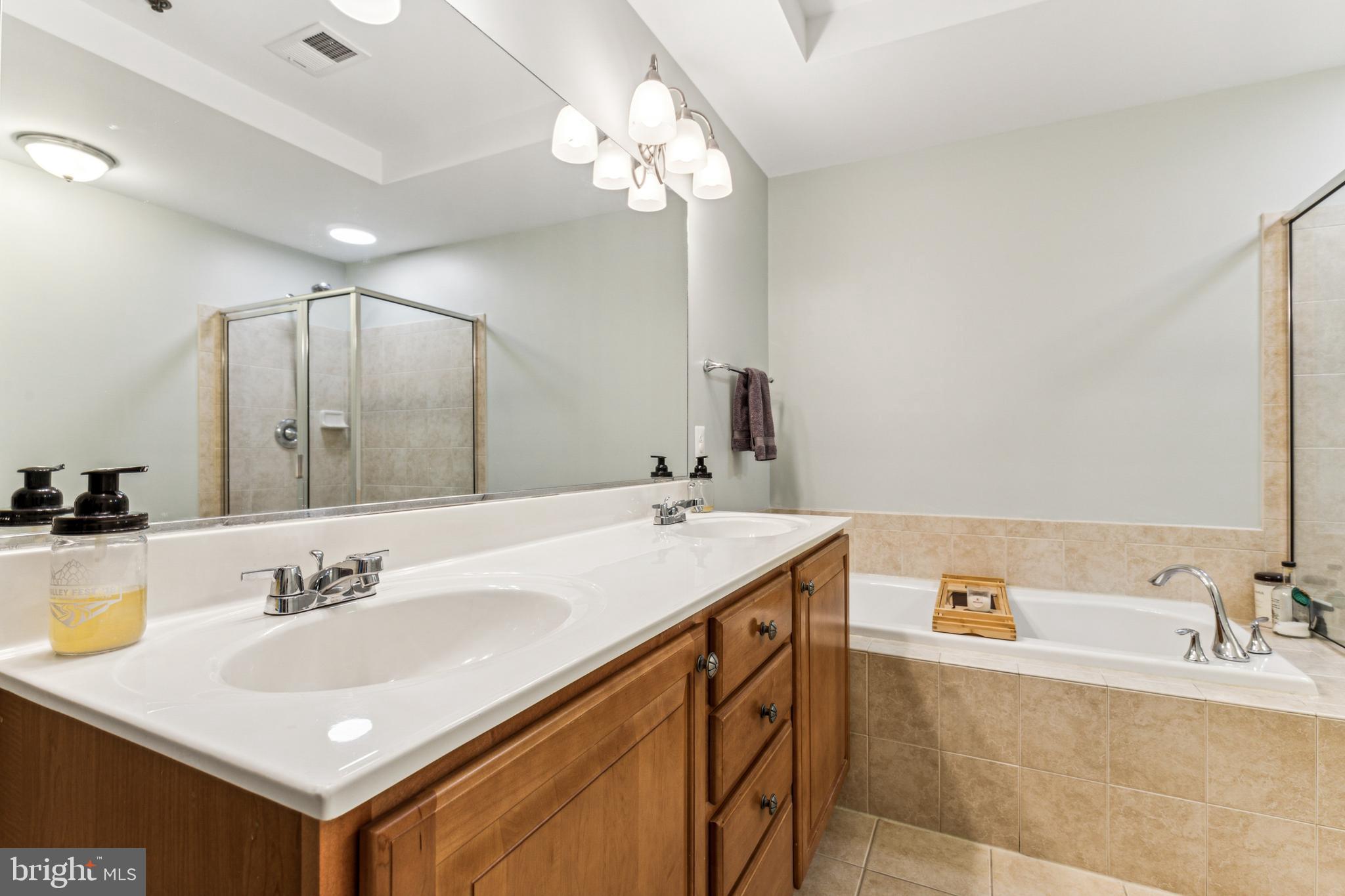 GROVETON WOODS - Residential