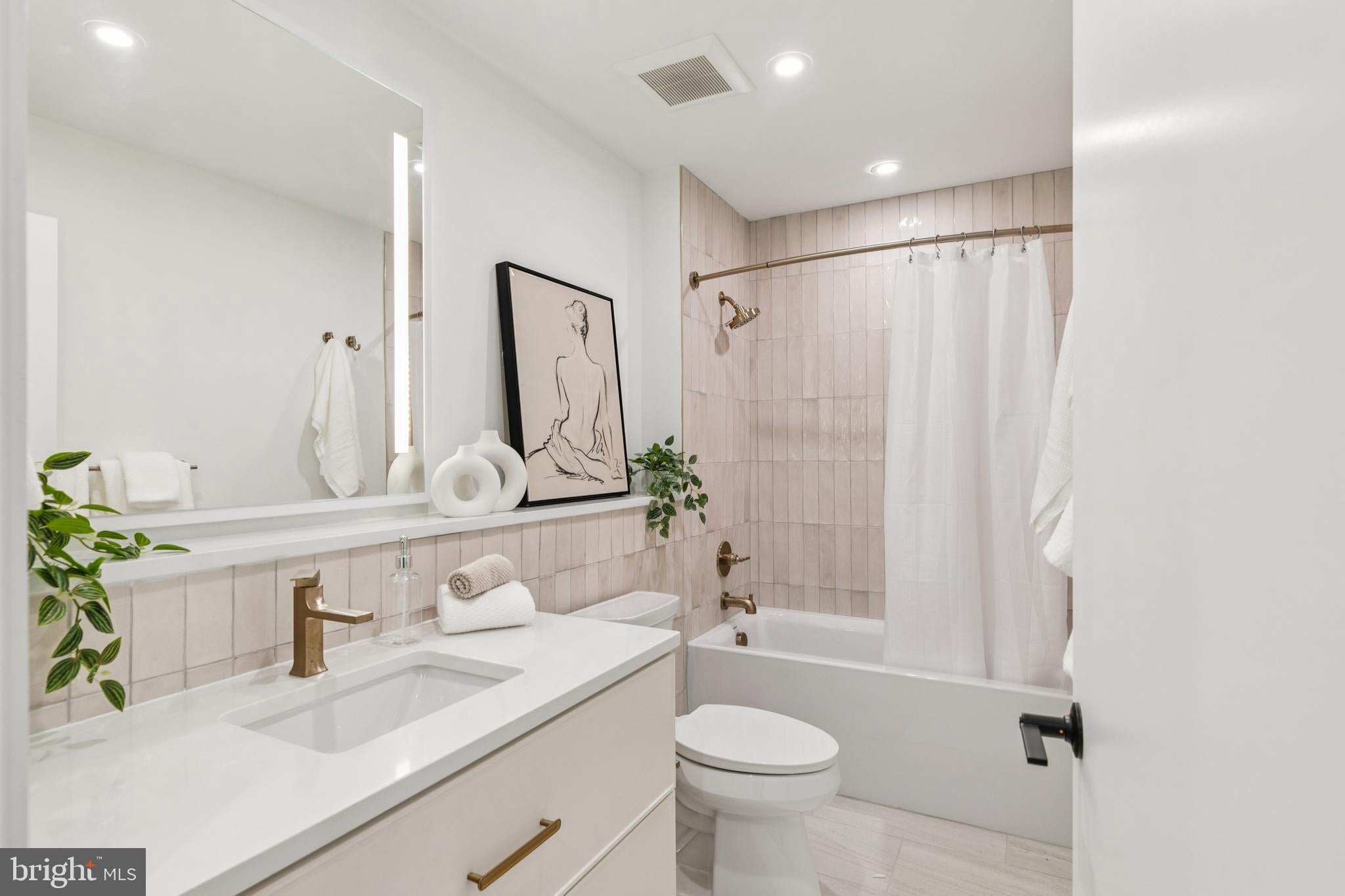 20 W ALLENS LANE 30 316