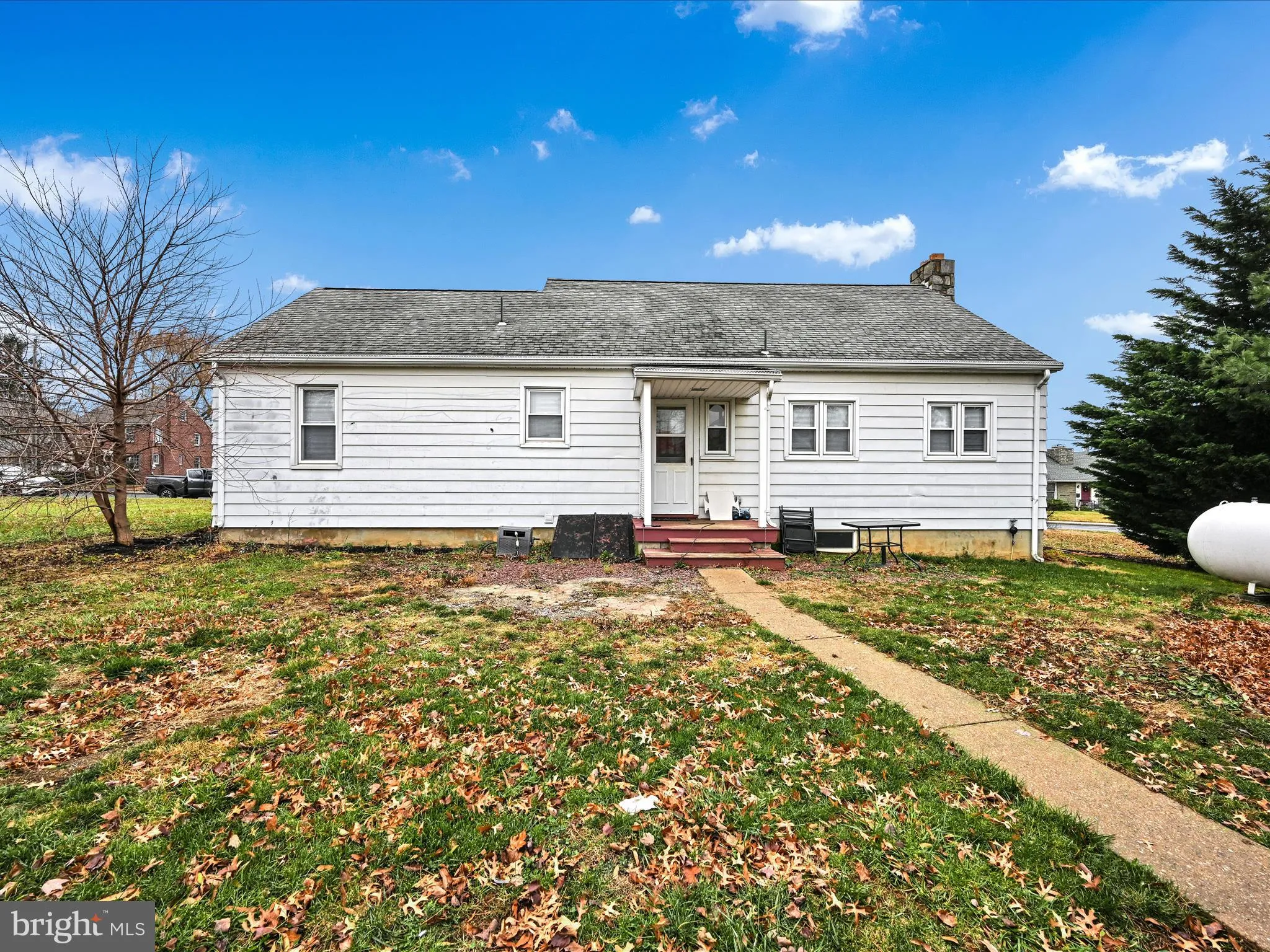 New Holland, Pennsylvania 17557, United States, 3 Bedrooms Bedrooms, ,1 BathroomBathrooms,Residential,Pending,27933