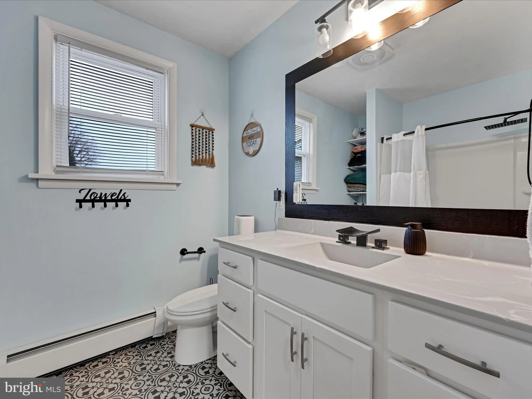 New Holland, Pennsylvania 17557, United States, 3 Bedrooms Bedrooms, ,1 BathroomBathrooms,Residential,Pending,27933