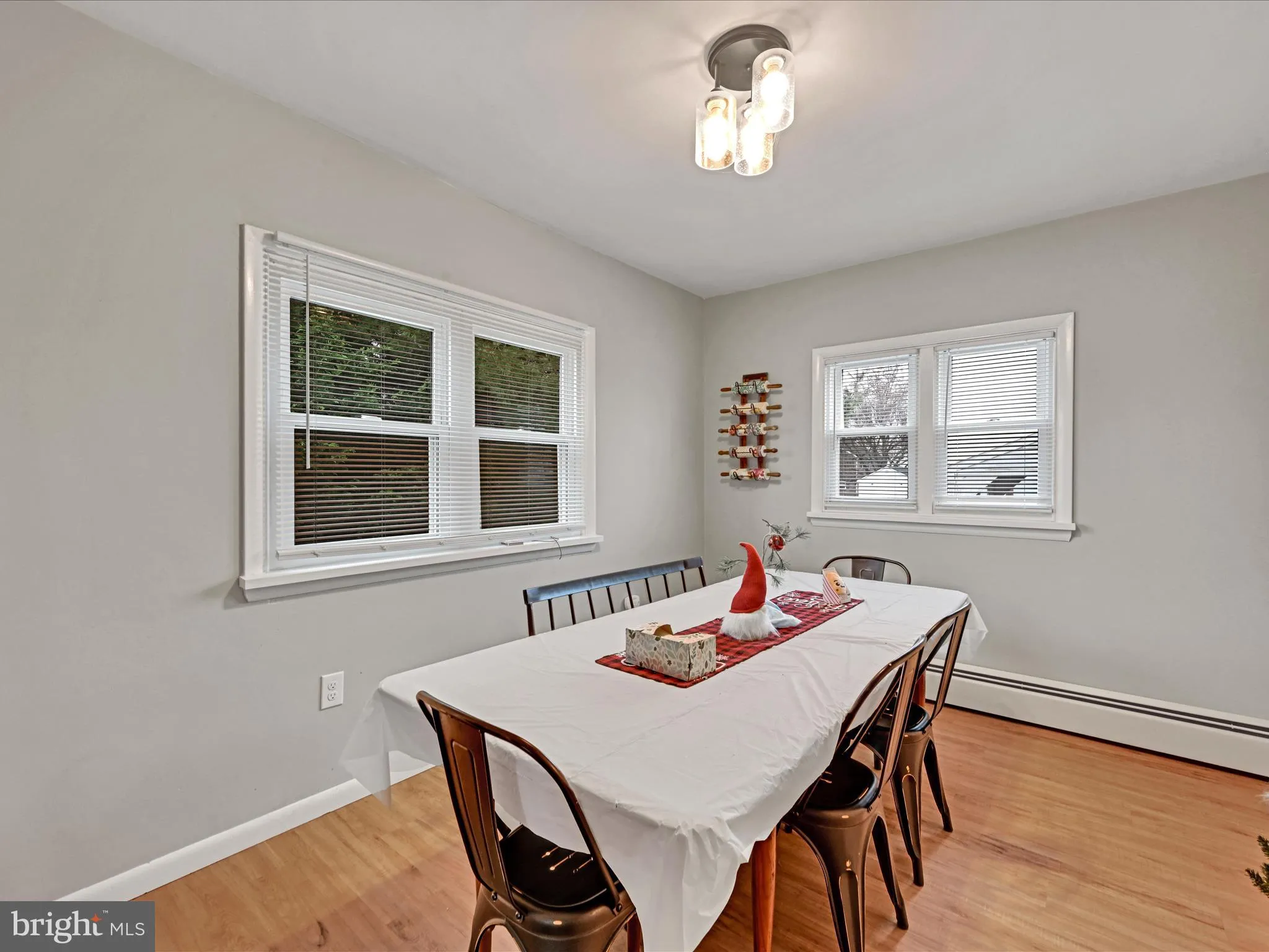 New Holland, Pennsylvania 17557, United States, 3 Bedrooms Bedrooms, ,1 BathroomBathrooms,Residential,Pending,27933