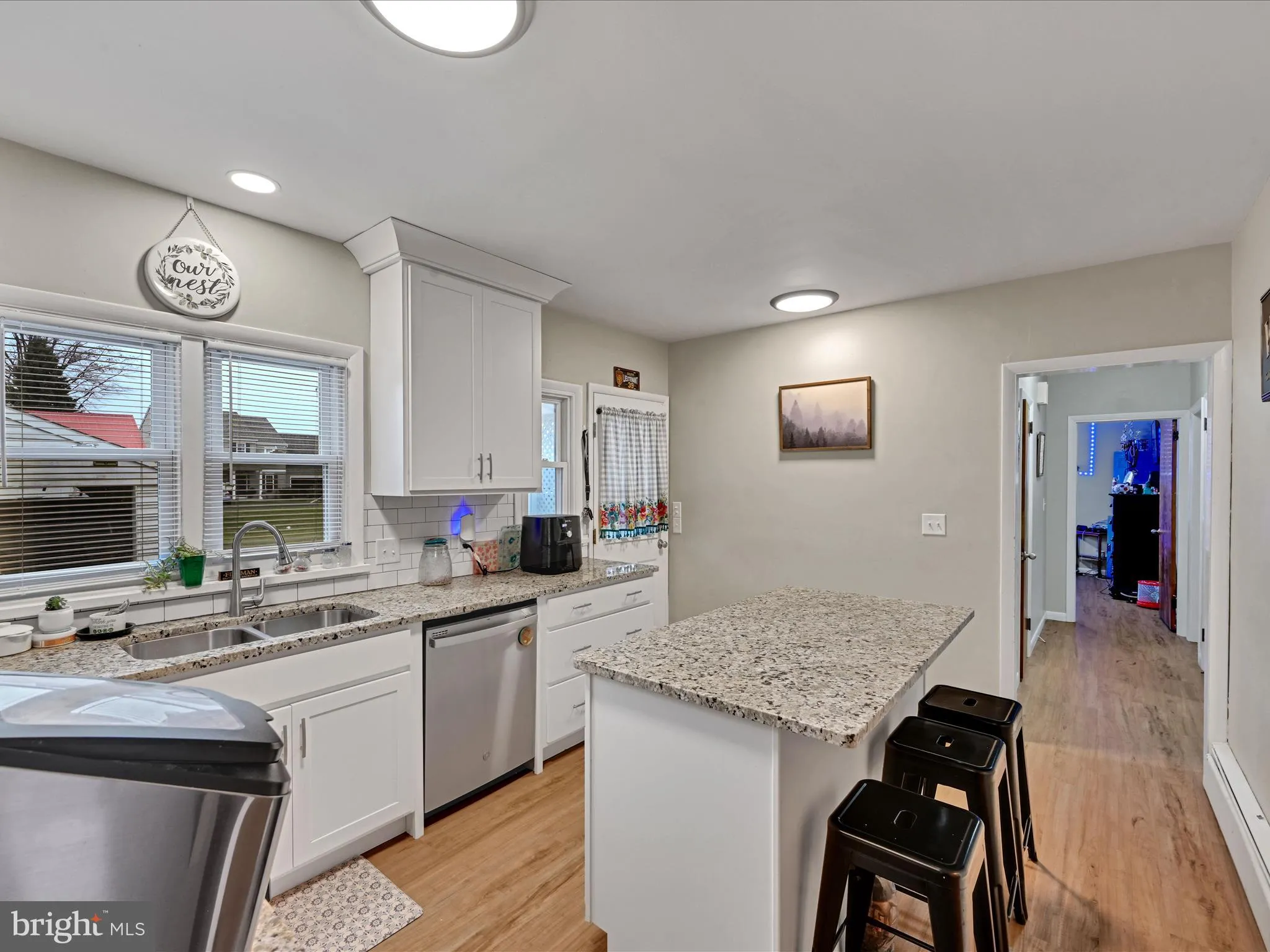 New Holland, Pennsylvania 17557, United States, 3 Bedrooms Bedrooms, ,1 BathroomBathrooms,Residential,Pending,27933