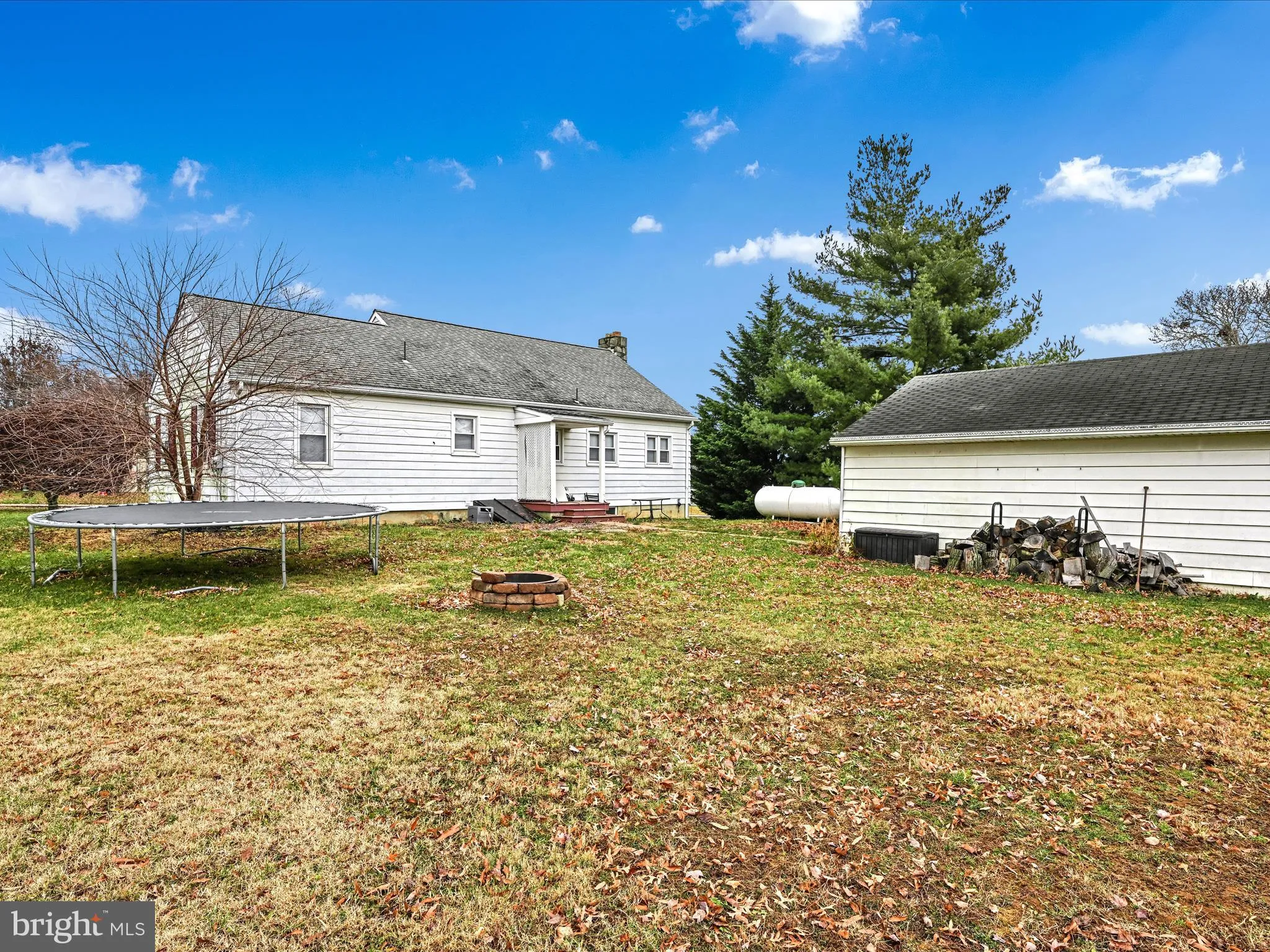 New Holland, Pennsylvania 17557, United States, 3 Bedrooms Bedrooms, ,1 BathroomBathrooms,Residential,Pending,27933