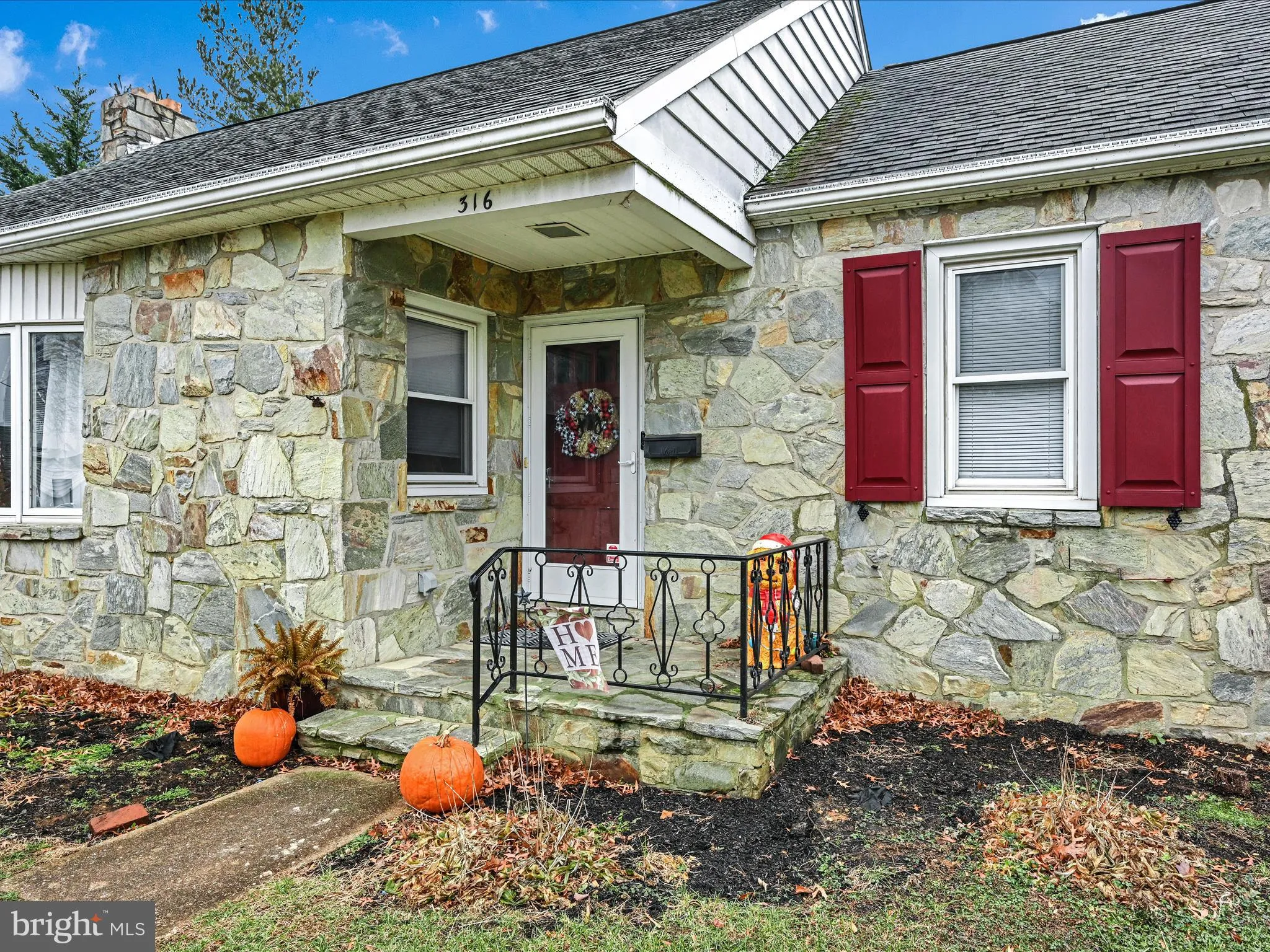 New Holland, Pennsylvania 17557, United States, 3 Bedrooms Bedrooms, ,1 BathroomBathrooms,Residential,Pending,27933