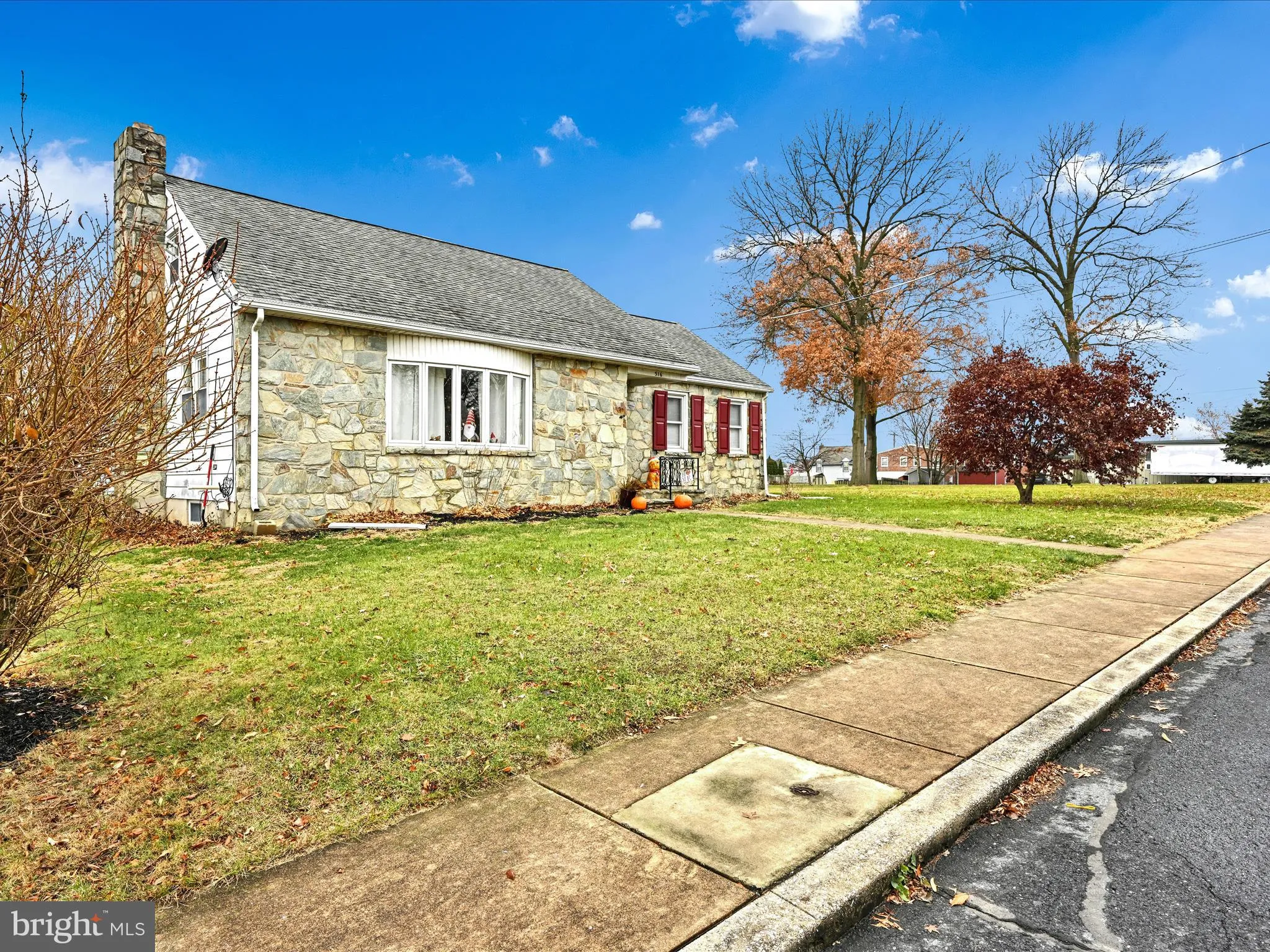 New Holland, Pennsylvania 17557, United States, 3 Bedrooms Bedrooms, ,1 BathroomBathrooms,Residential,Pending,27933