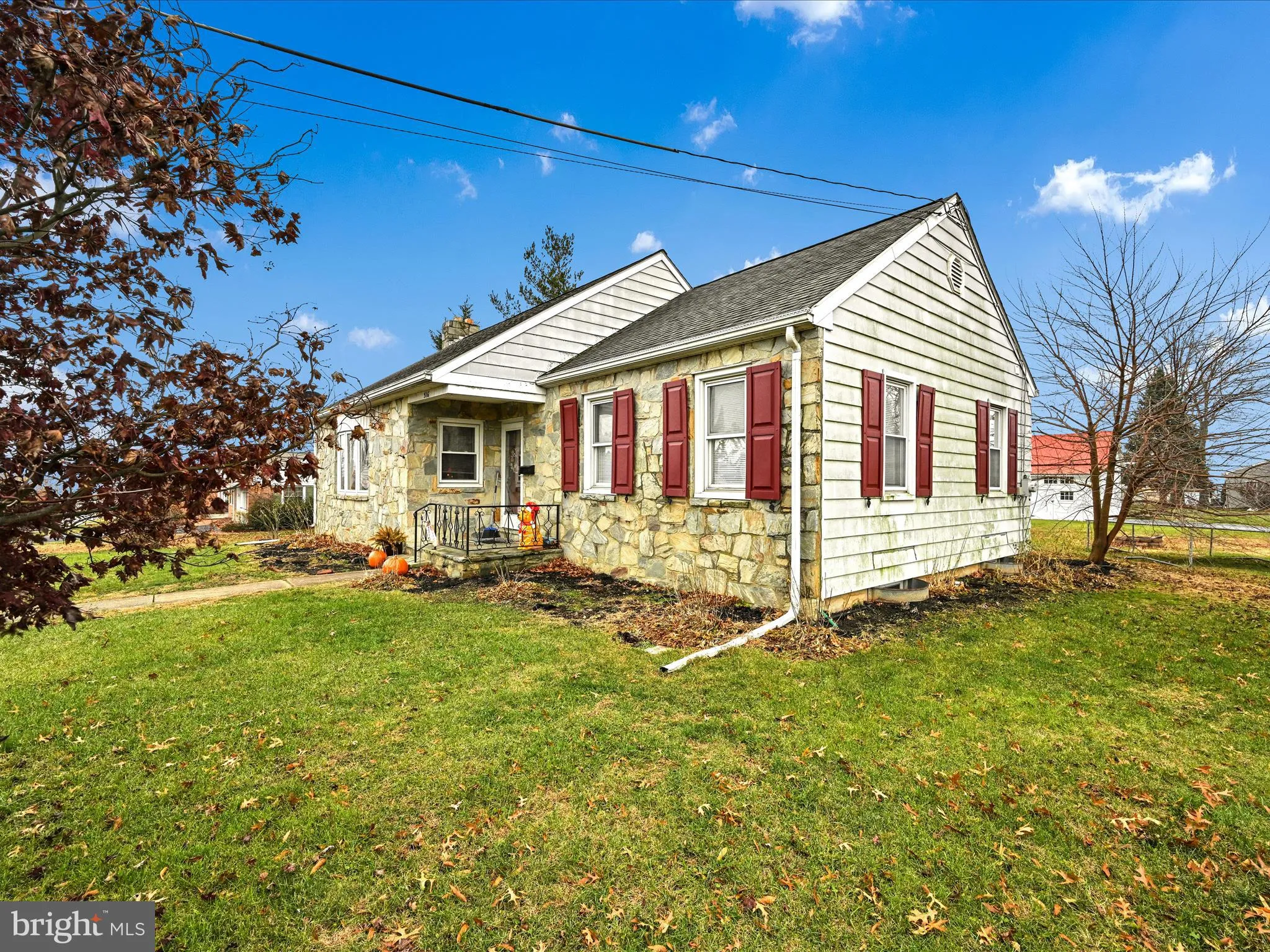 New Holland, Pennsylvania 17557, United States, 3 Bedrooms Bedrooms, ,1 BathroomBathrooms,Residential,Pending,27933