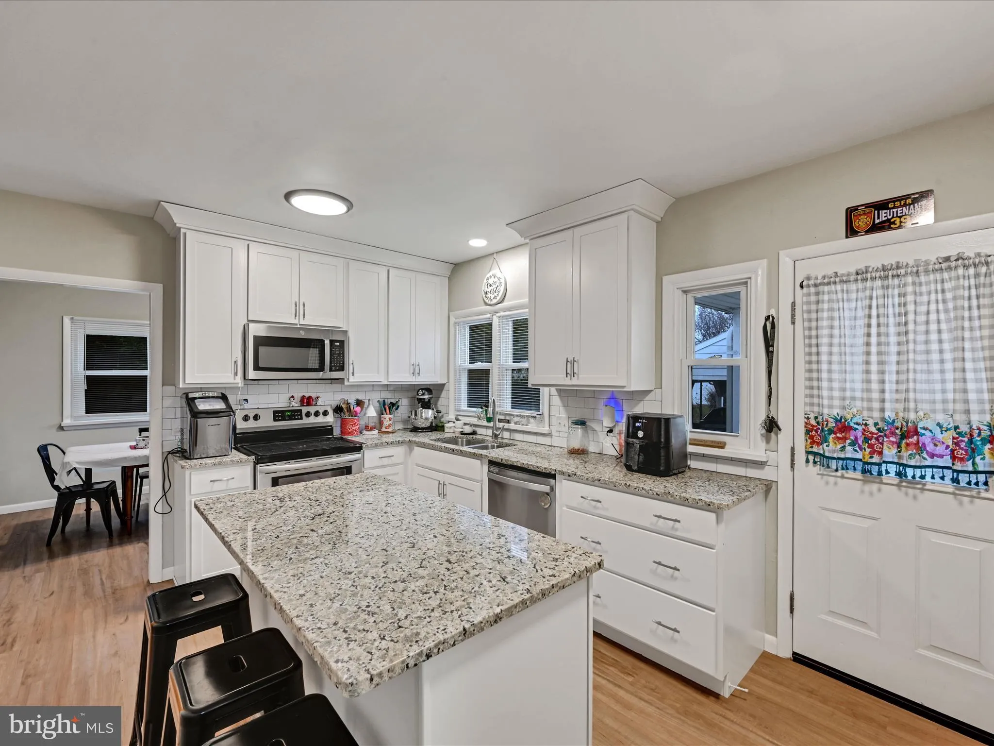 New Holland, Pennsylvania 17557, United States, 3 Bedrooms Bedrooms, ,1 BathroomBathrooms,Residential,Pending,27933