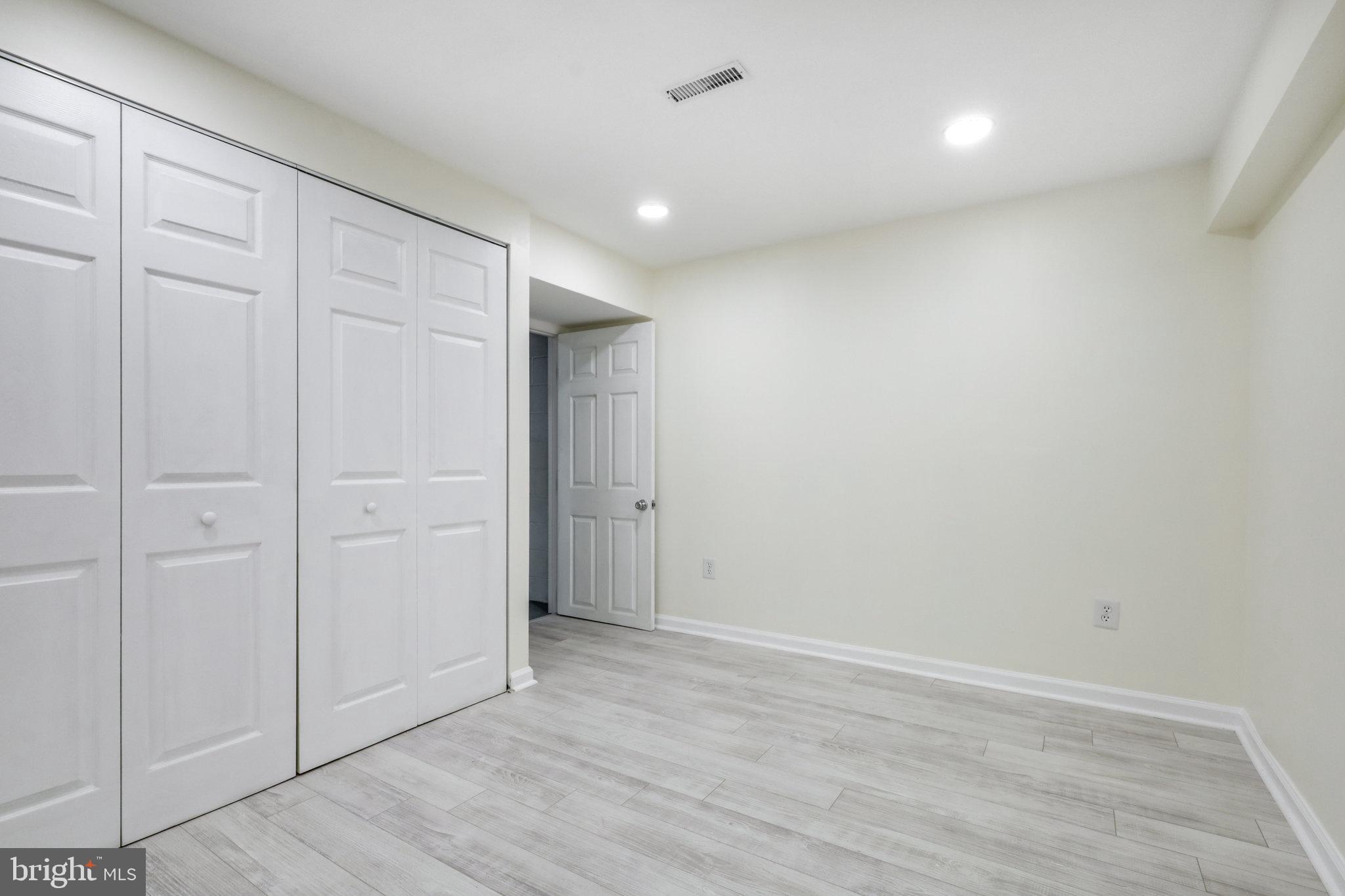 LAKE BRADDOCK - Residential