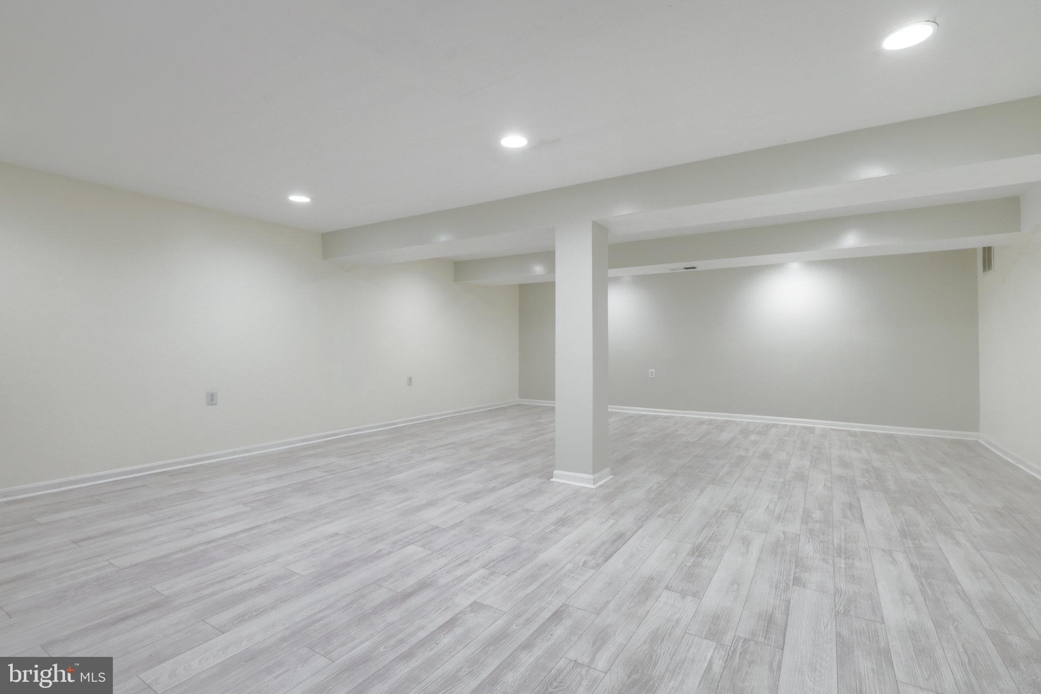 LAKE BRADDOCK - Residential