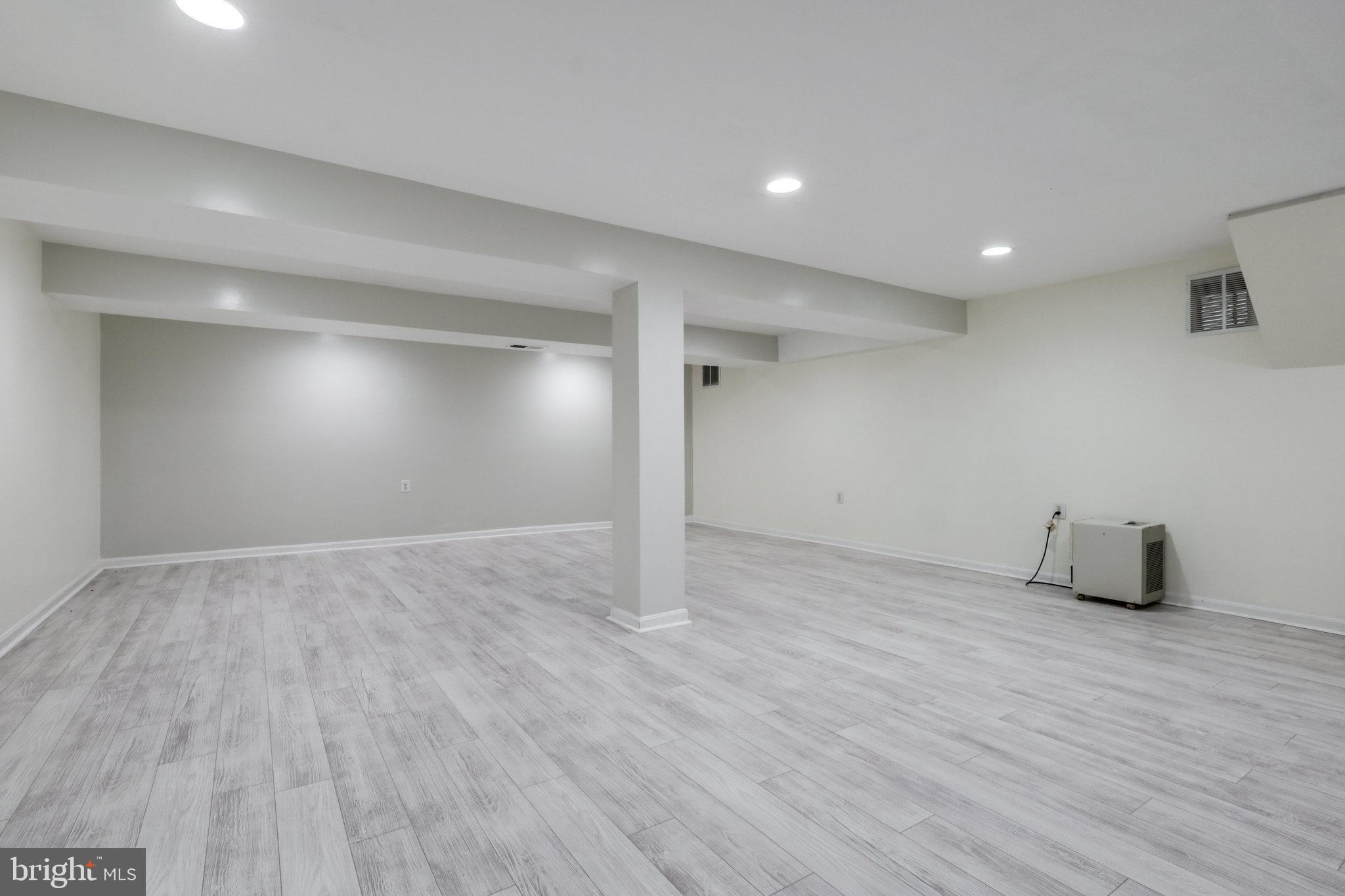 LAKE BRADDOCK - Residential