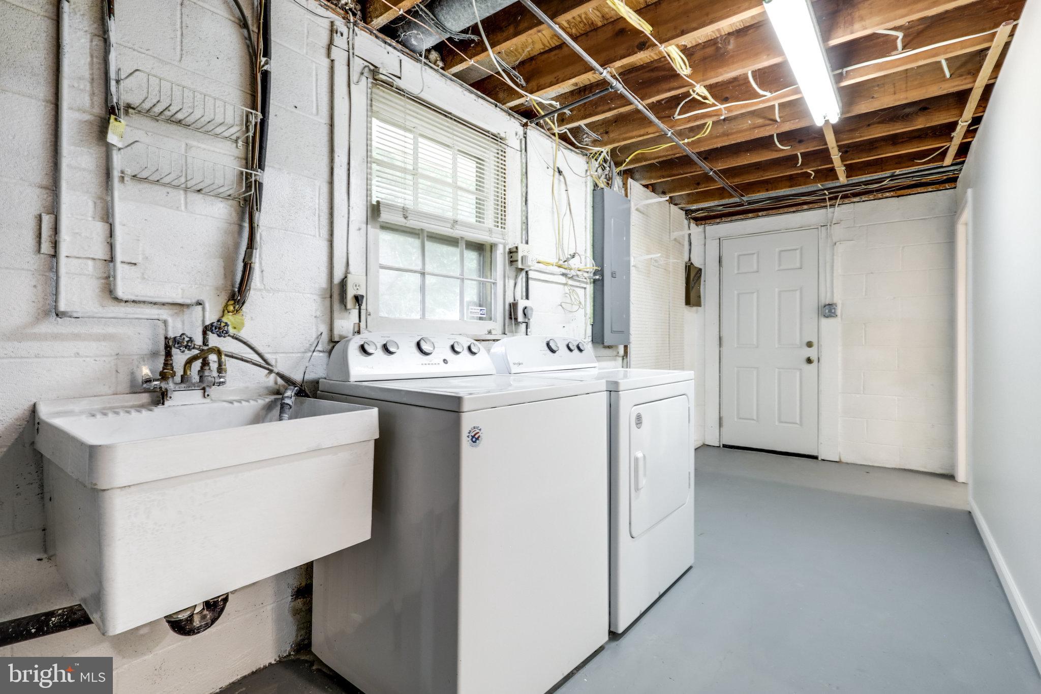 LAKE BRADDOCK - Residential