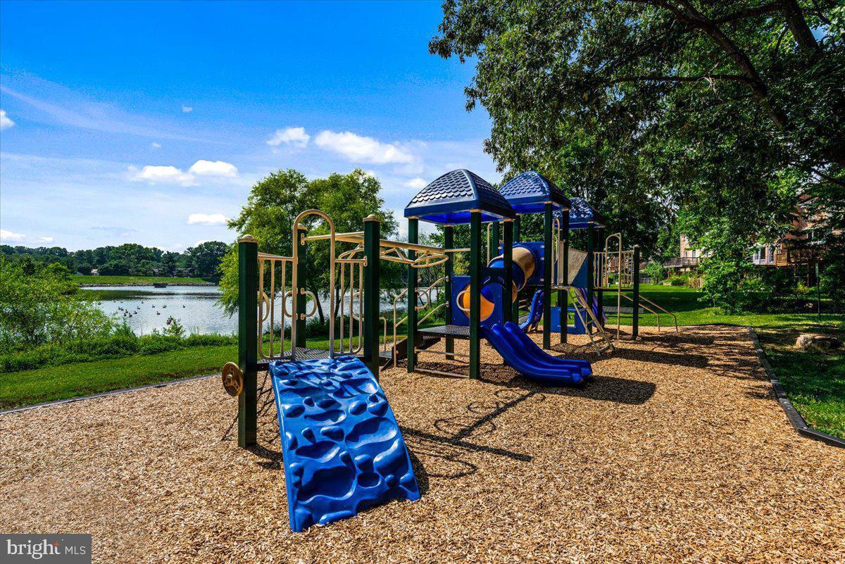 LAKE BRADDOCK - Residential