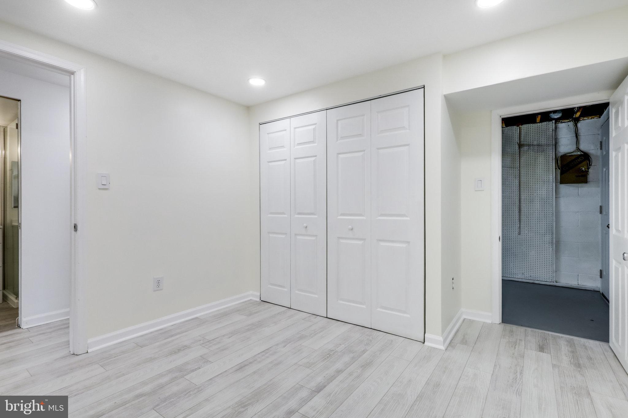 LAKE BRADDOCK - Residential