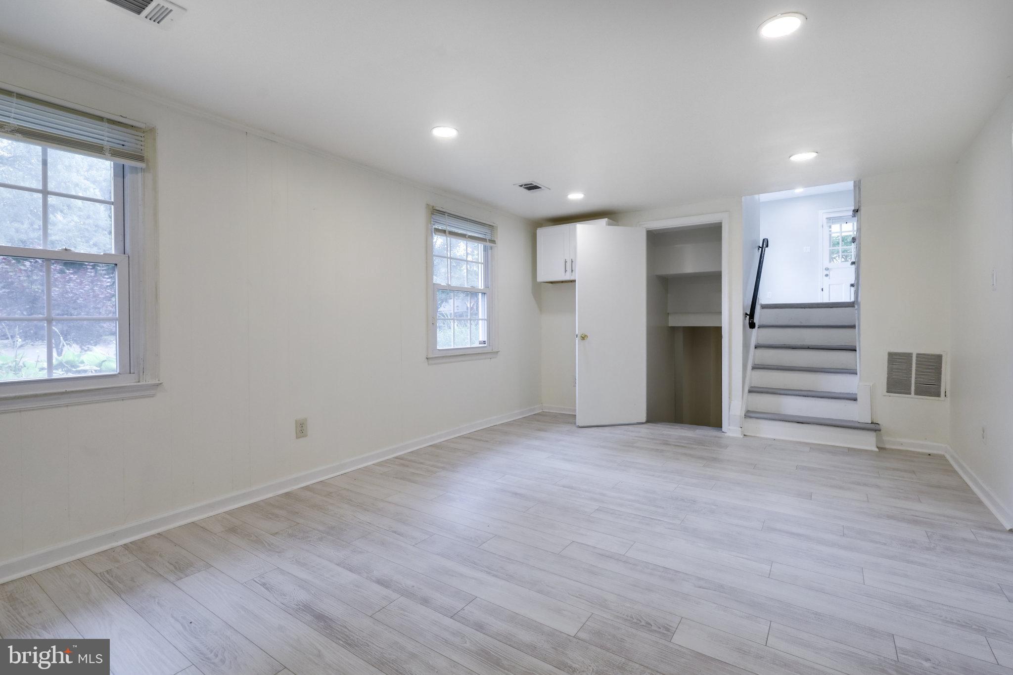 LAKE BRADDOCK - Residential