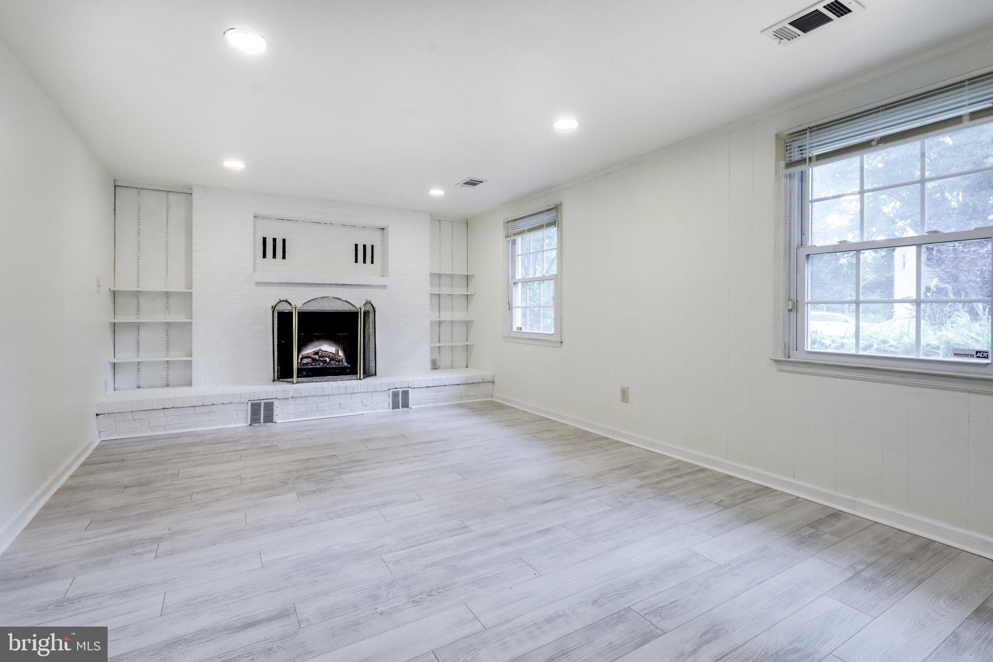 LAKE BRADDOCK - Residential