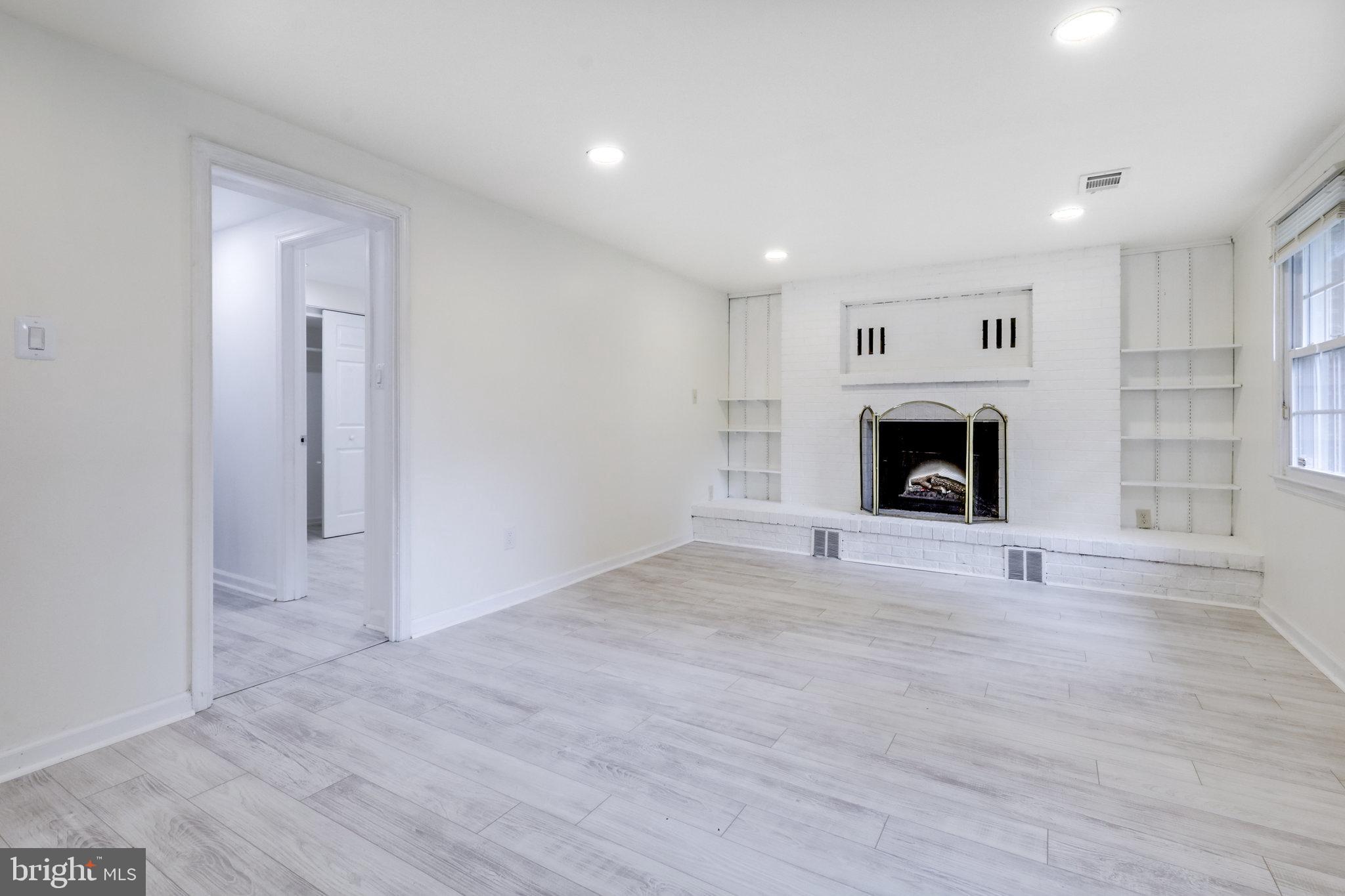 LAKE BRADDOCK - Residential