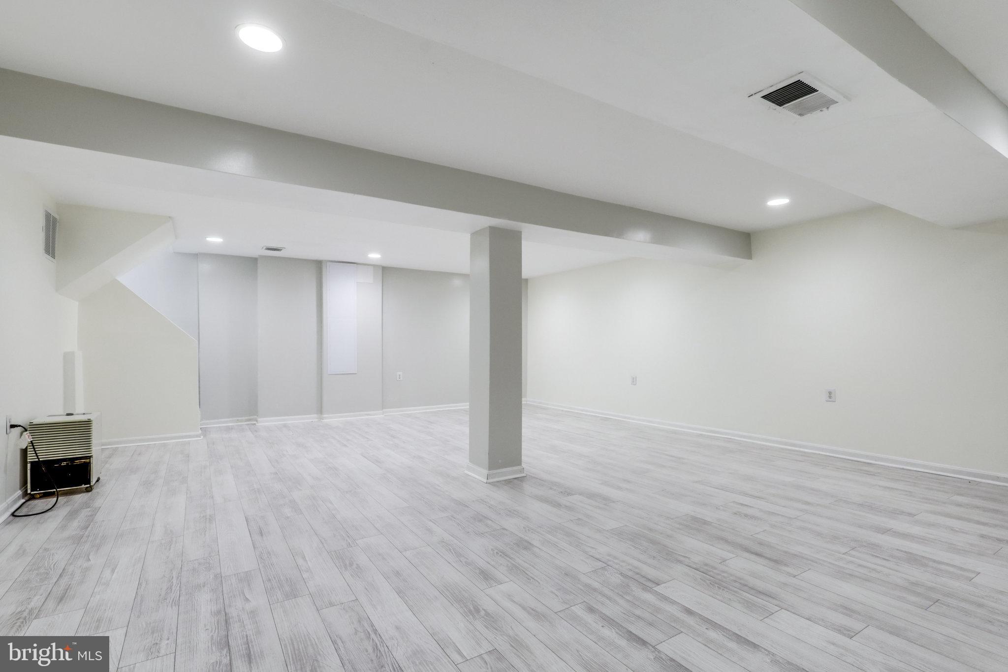 LAKE BRADDOCK - Residential