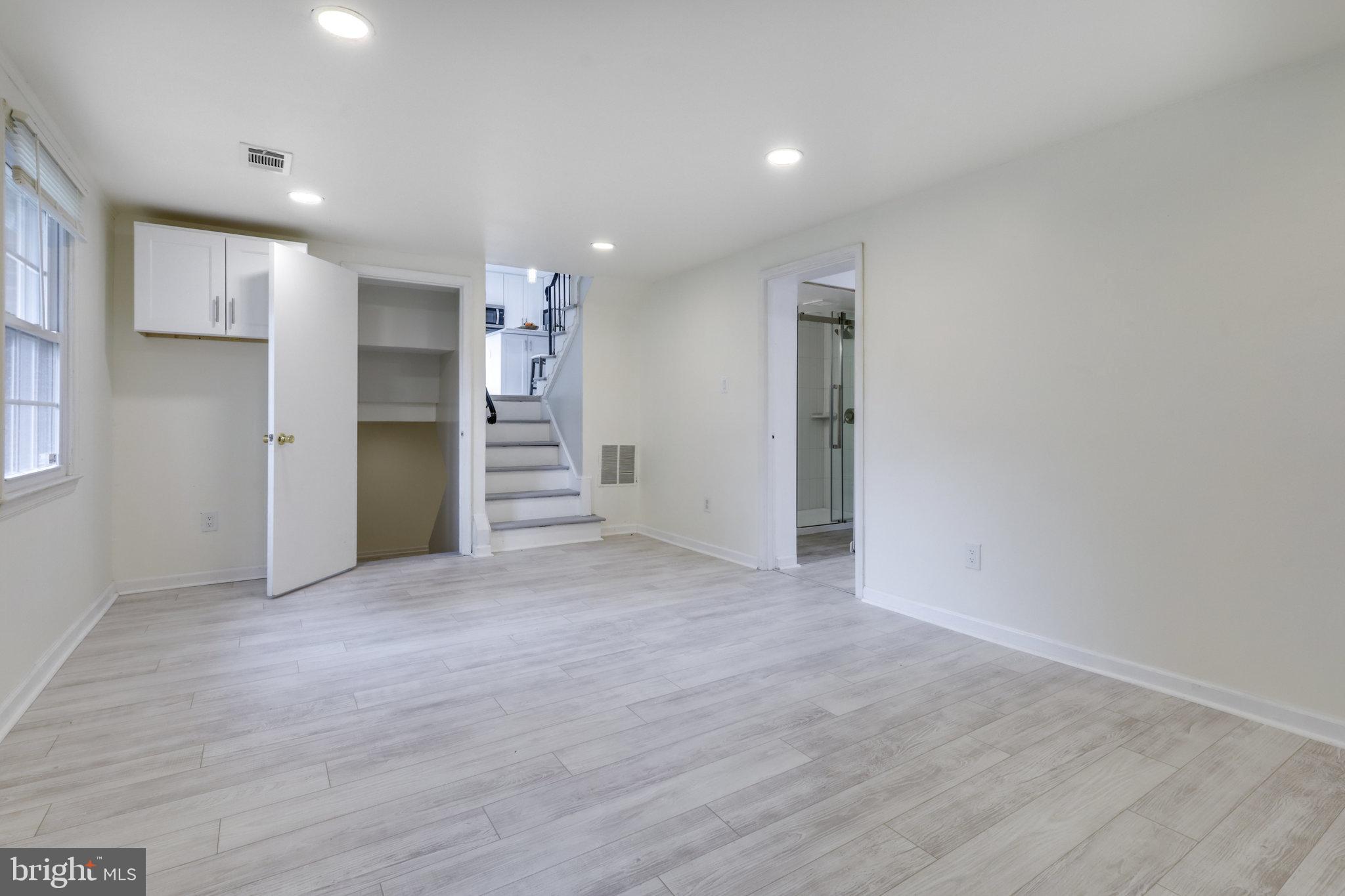 LAKE BRADDOCK - Residential