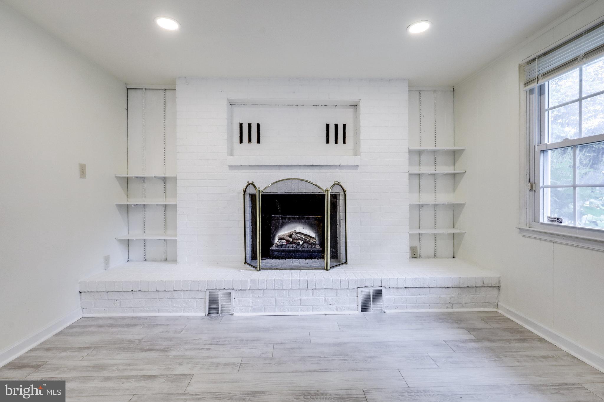 LAKE BRADDOCK - Residential