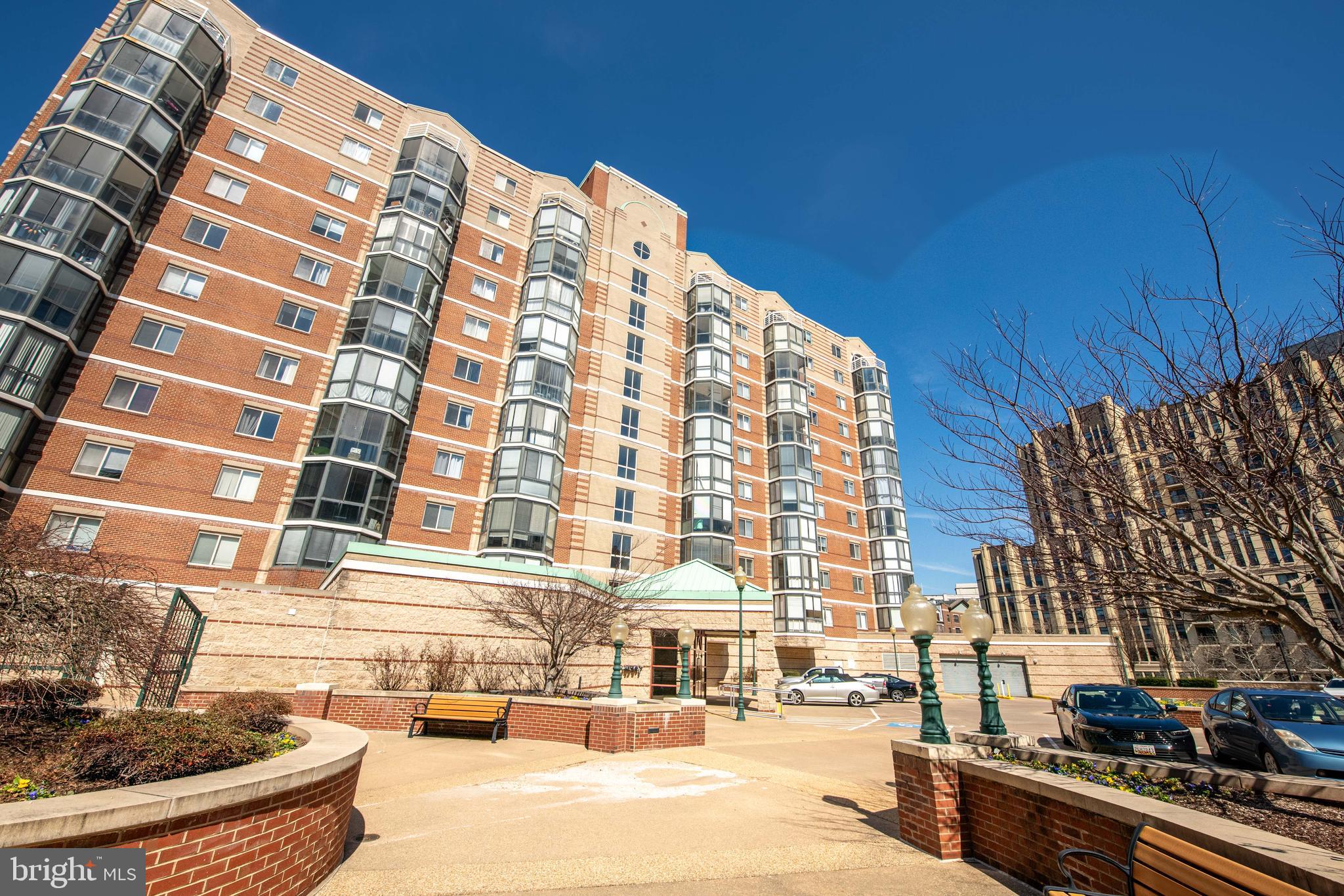 24 COURTHOUSE SQUARE 212